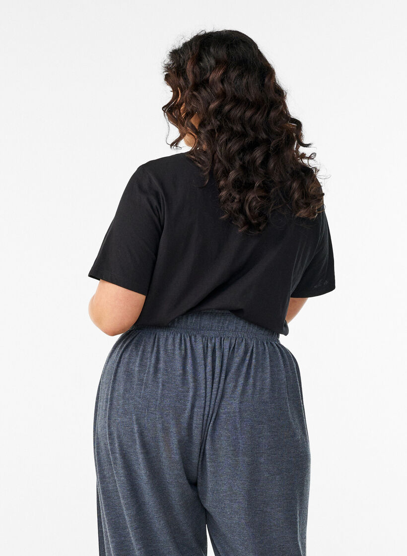 T-shirt with motif, Black, Model image number 2