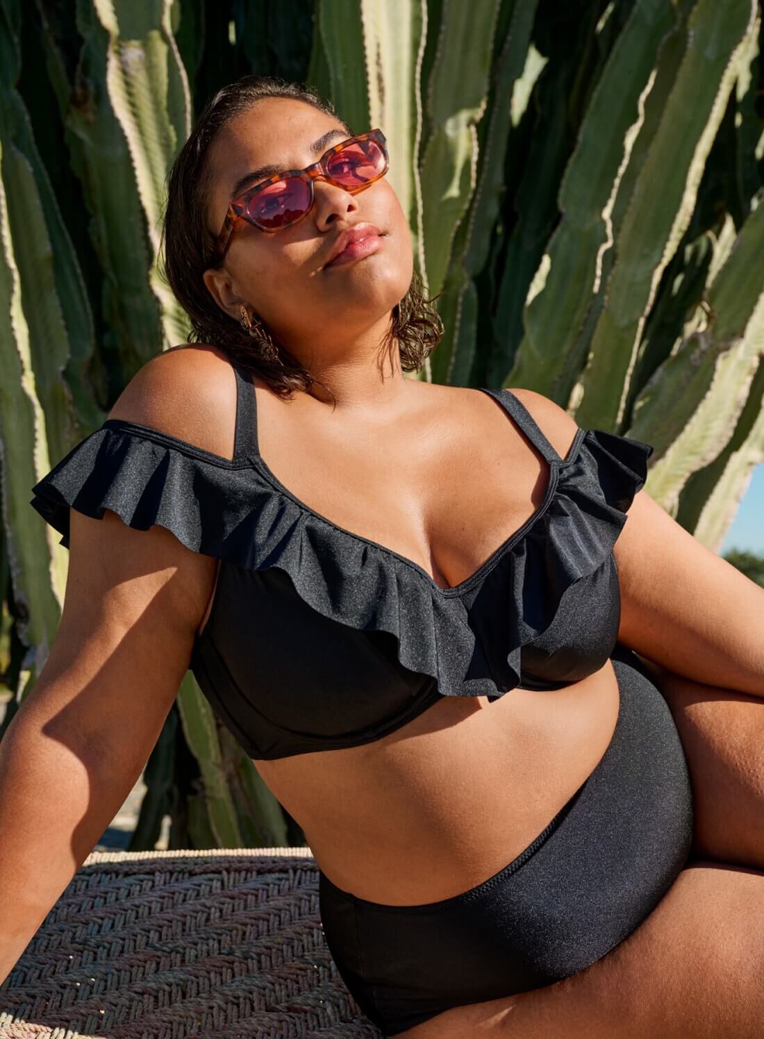 Bikini top with ruffles, , Model