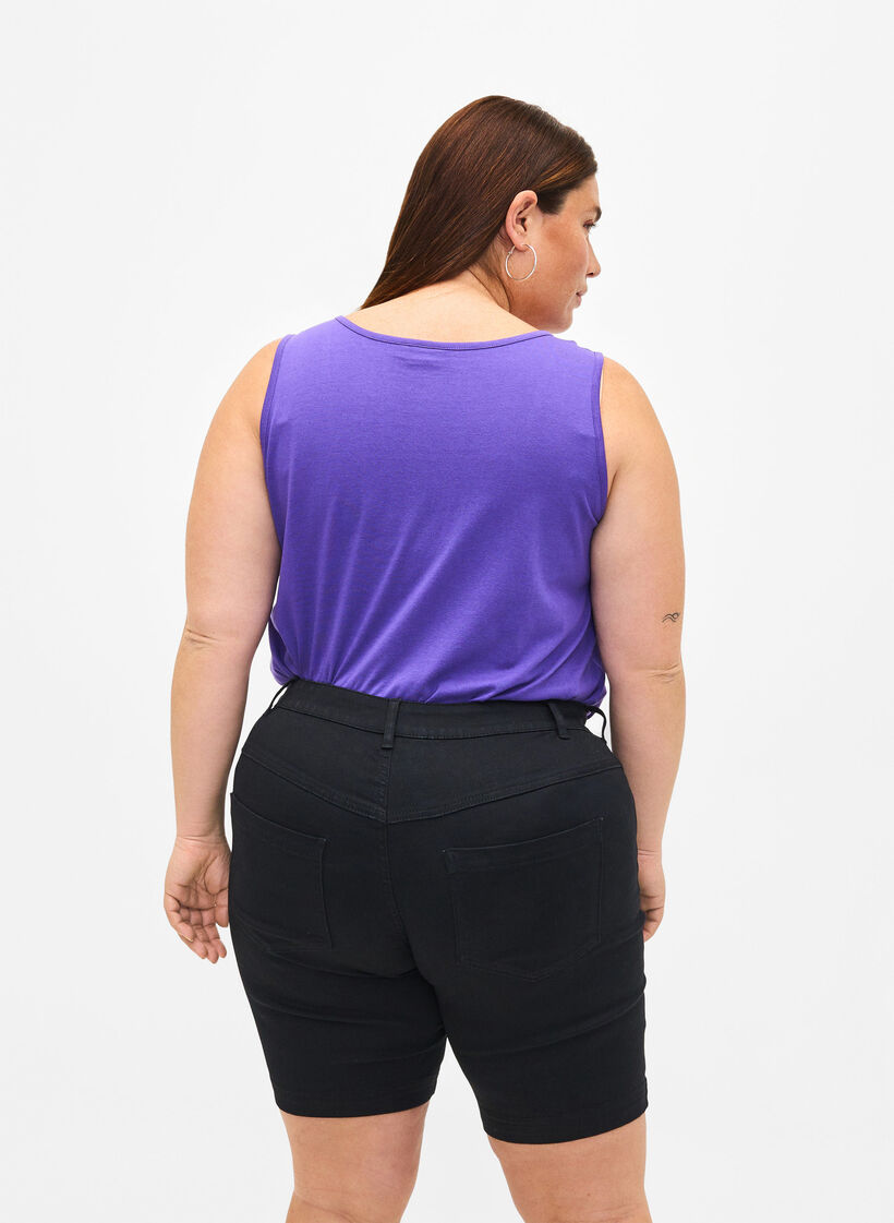 Slim fit Emily short with a regular waist, Black, Model image number 2