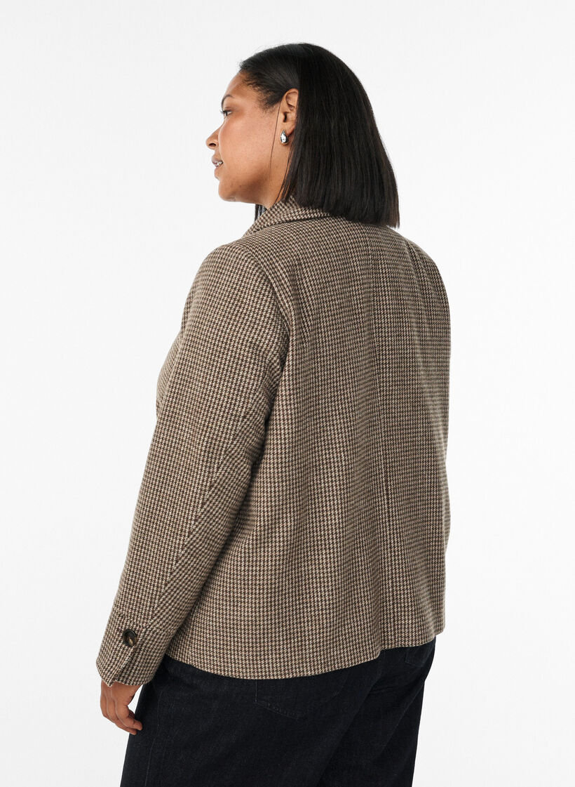 Short double-breasted blazer, Brown, Model