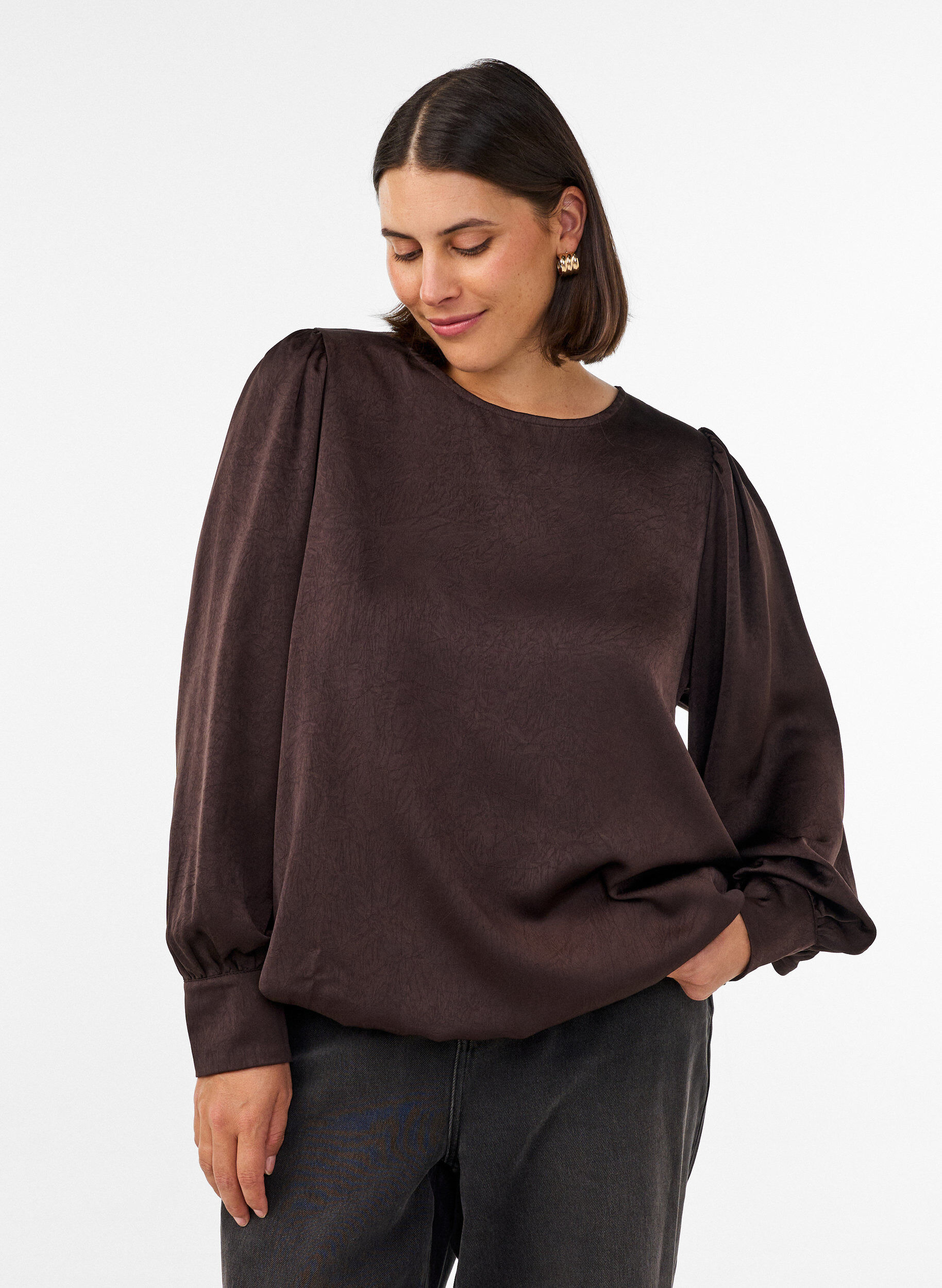 Satin-look blouse with a balloon shape, Brown, Model