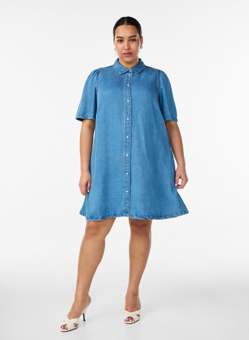 Denim dress in lyocell with buttons and short sleeves, Light Blue, Model image number 1