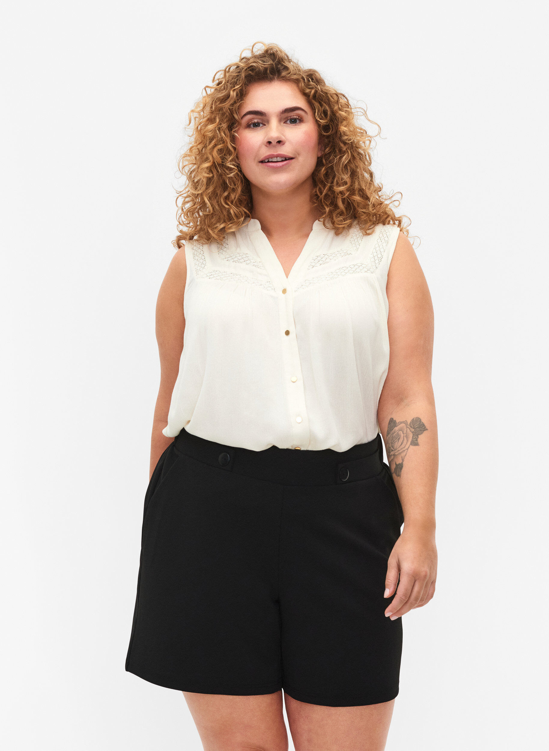 Shorts with pockets and loose fit, Black, Model