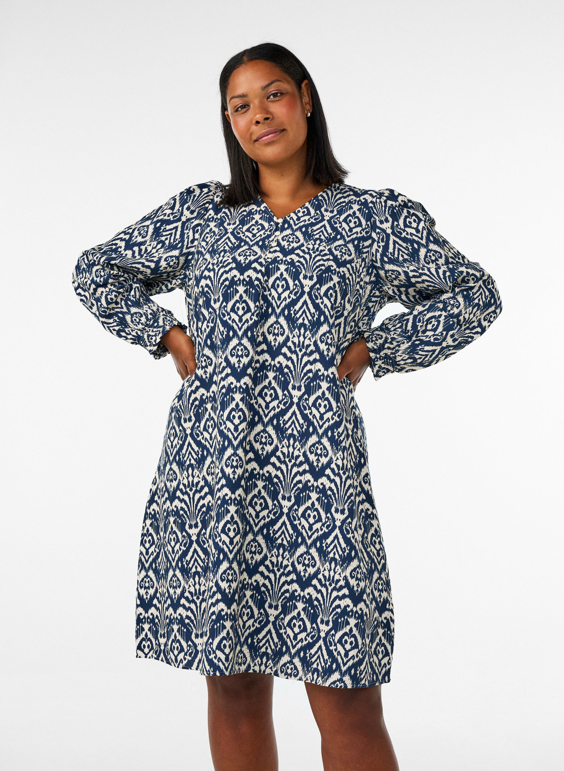 Patterned viscose dress with long sleeves, Blue, Model