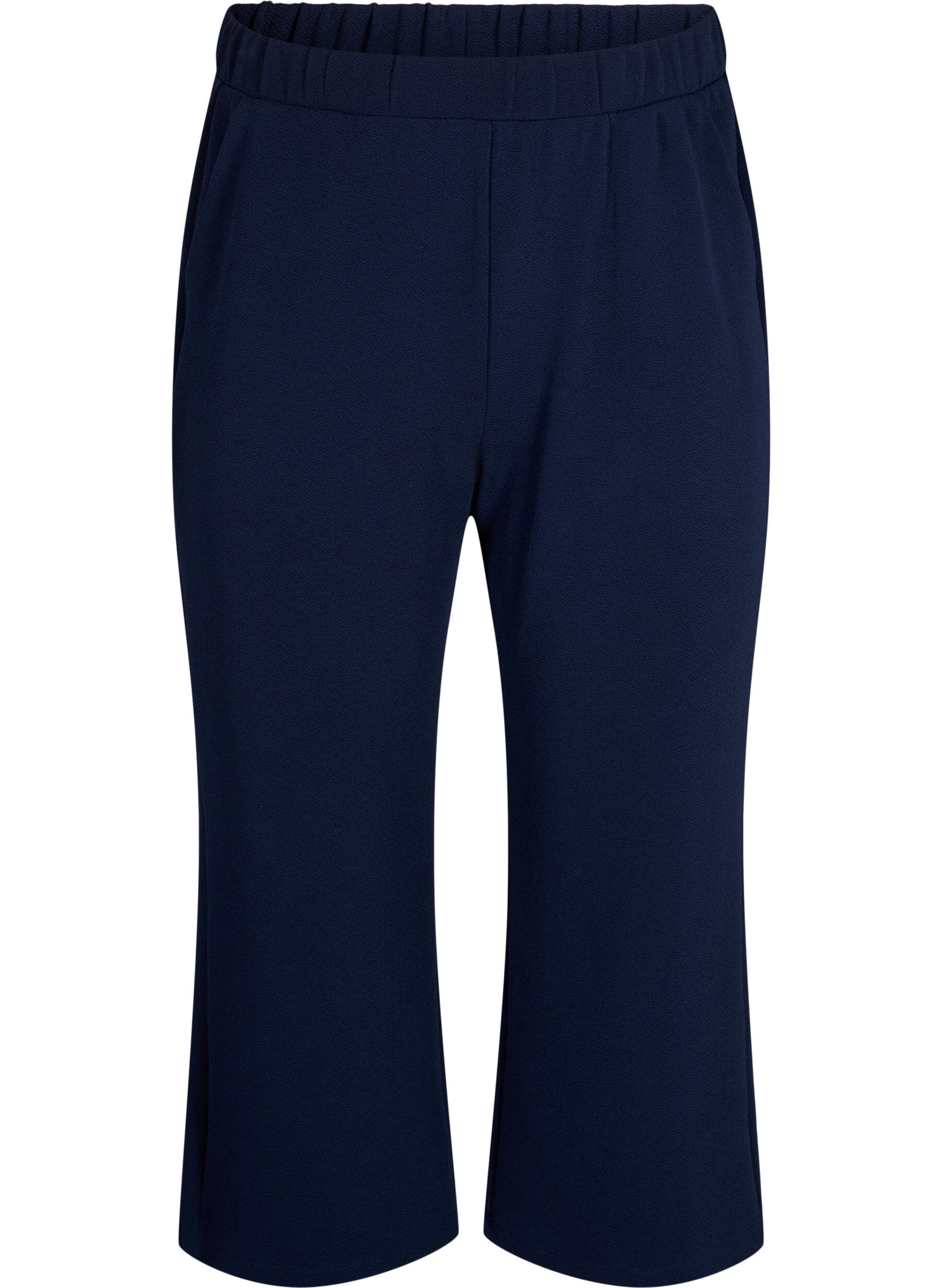 Loose trousers with 7/8 length