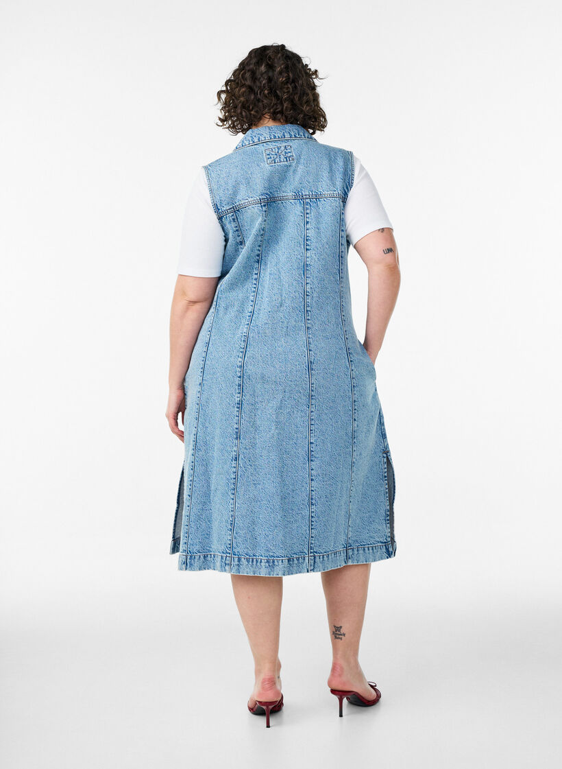 Sleeveless denim dress with button fastening and slits, Light Blue, Model