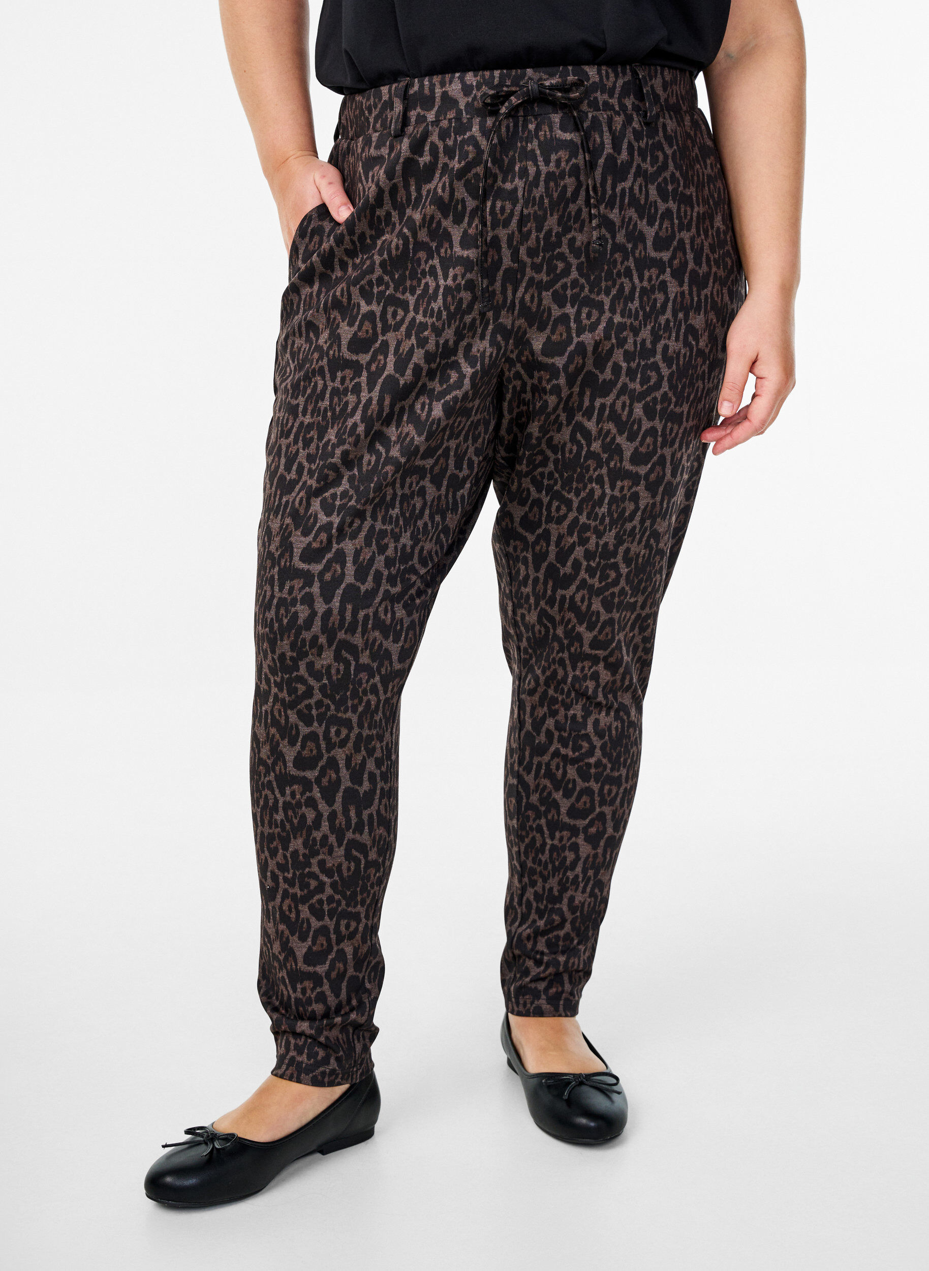 Zizzifashion Cropped trousers with leopard print, Brown, Model image number 2
