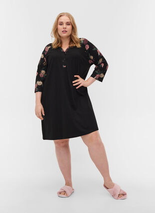 Organic cotton nightdress with print details, Black AOP Flower, Model image number 2