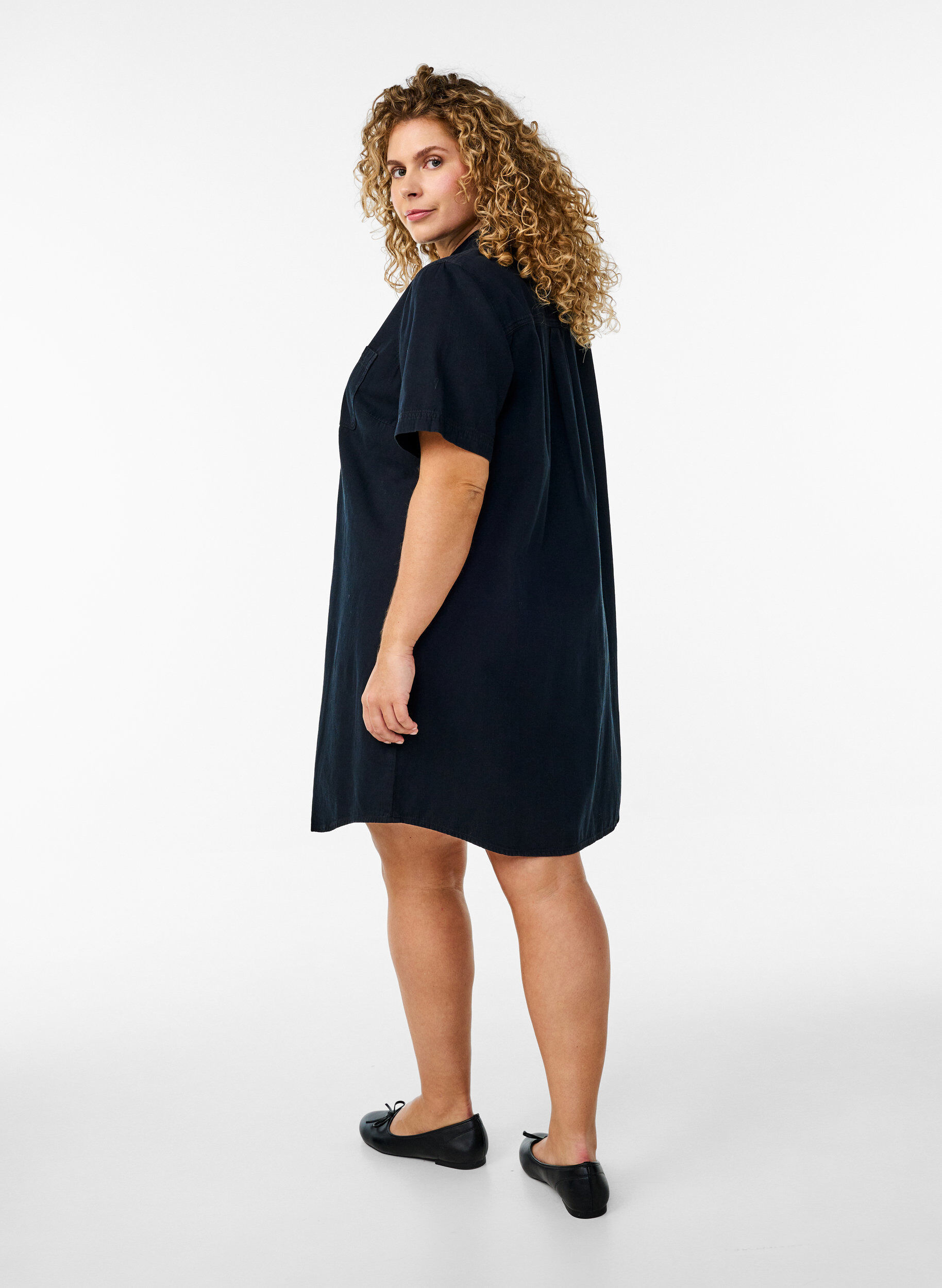 Zizzifashion Denim shirt dress with short sleeves, Black, Model image number 2