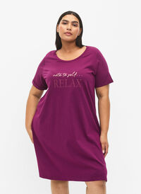 Short-sleeved nightgown in organic cotton, Dark Purple Relax, Model