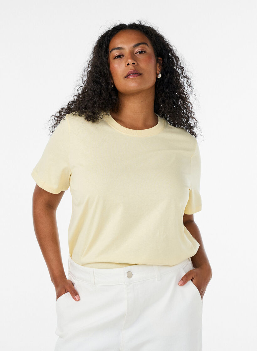 Basic cotton T-shirt with round neck, Yellow, Model image number 0
