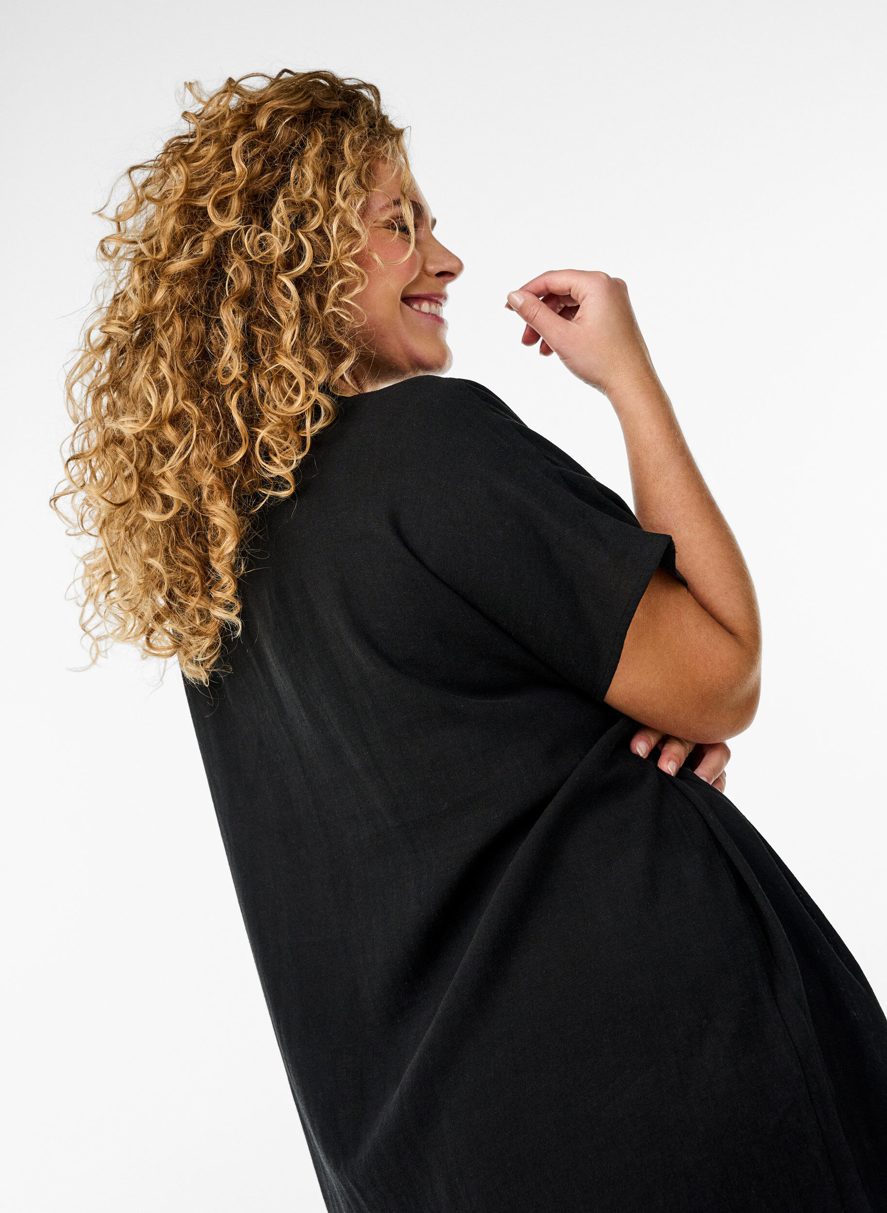 Zizzifashion Long shirt in viscose and linen, Black, Model image number 2