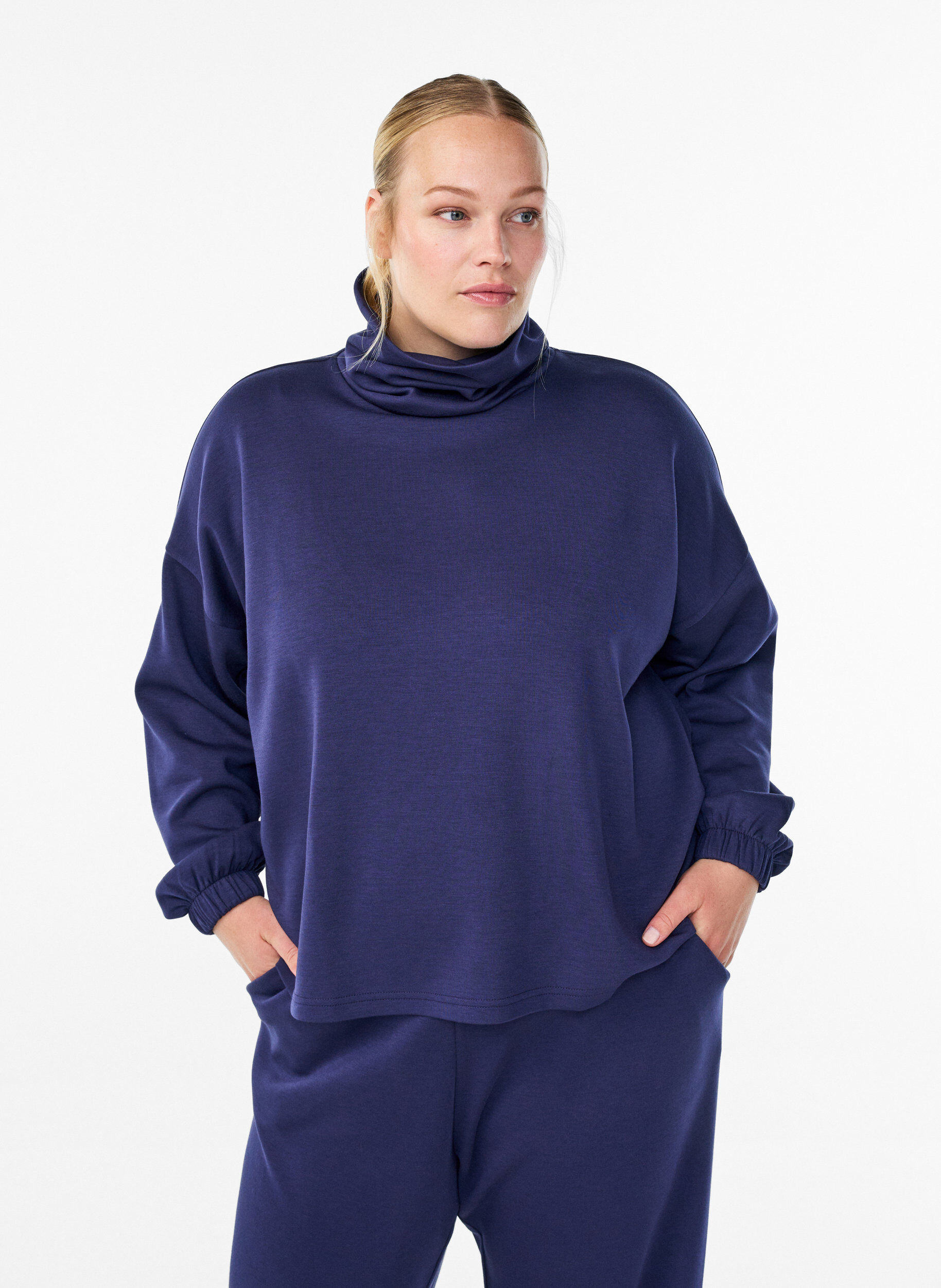 Blouse with turtleneck in modal mix, Blue, Model