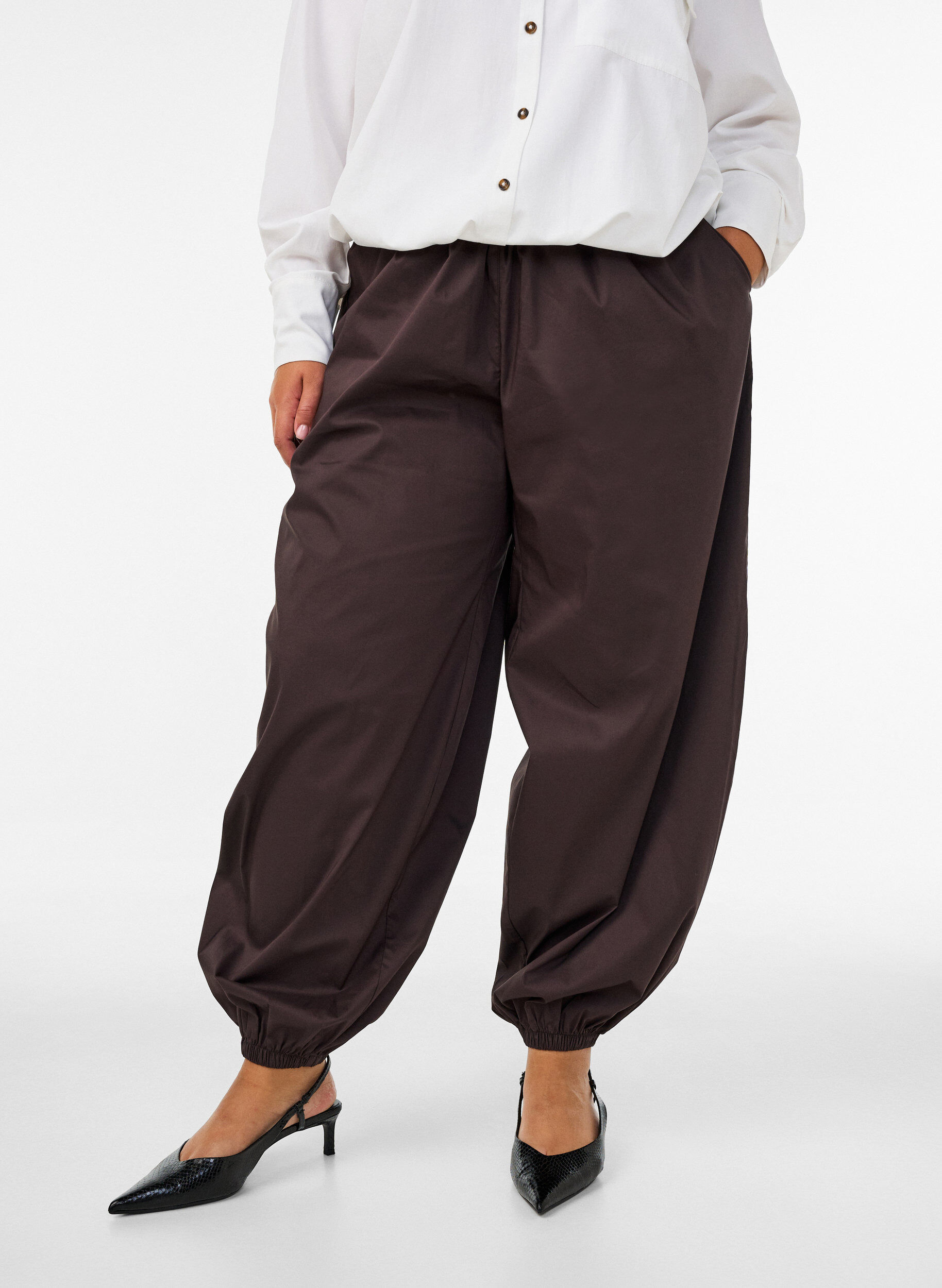 ZizzifashionBalloon trousers with pockets and an elasticated waistband, Brown, Model image number 2