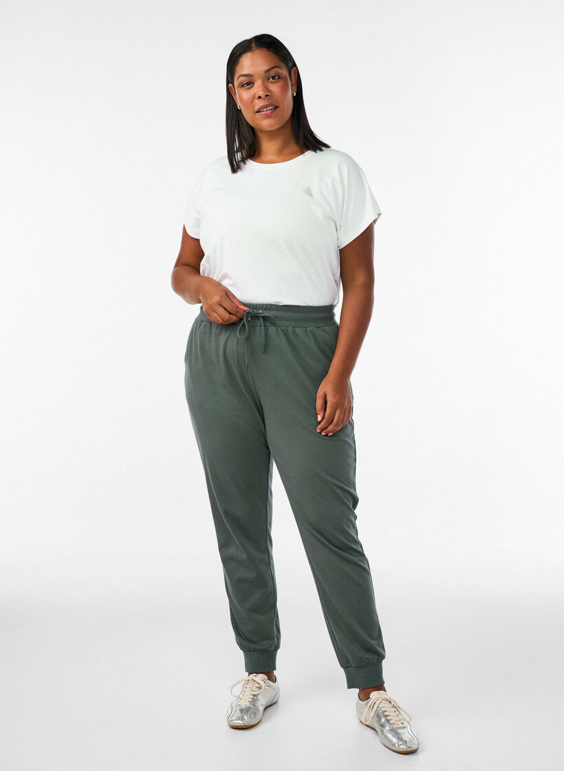 Loose tracksuit trousers with pockets, Green, Model image number 0