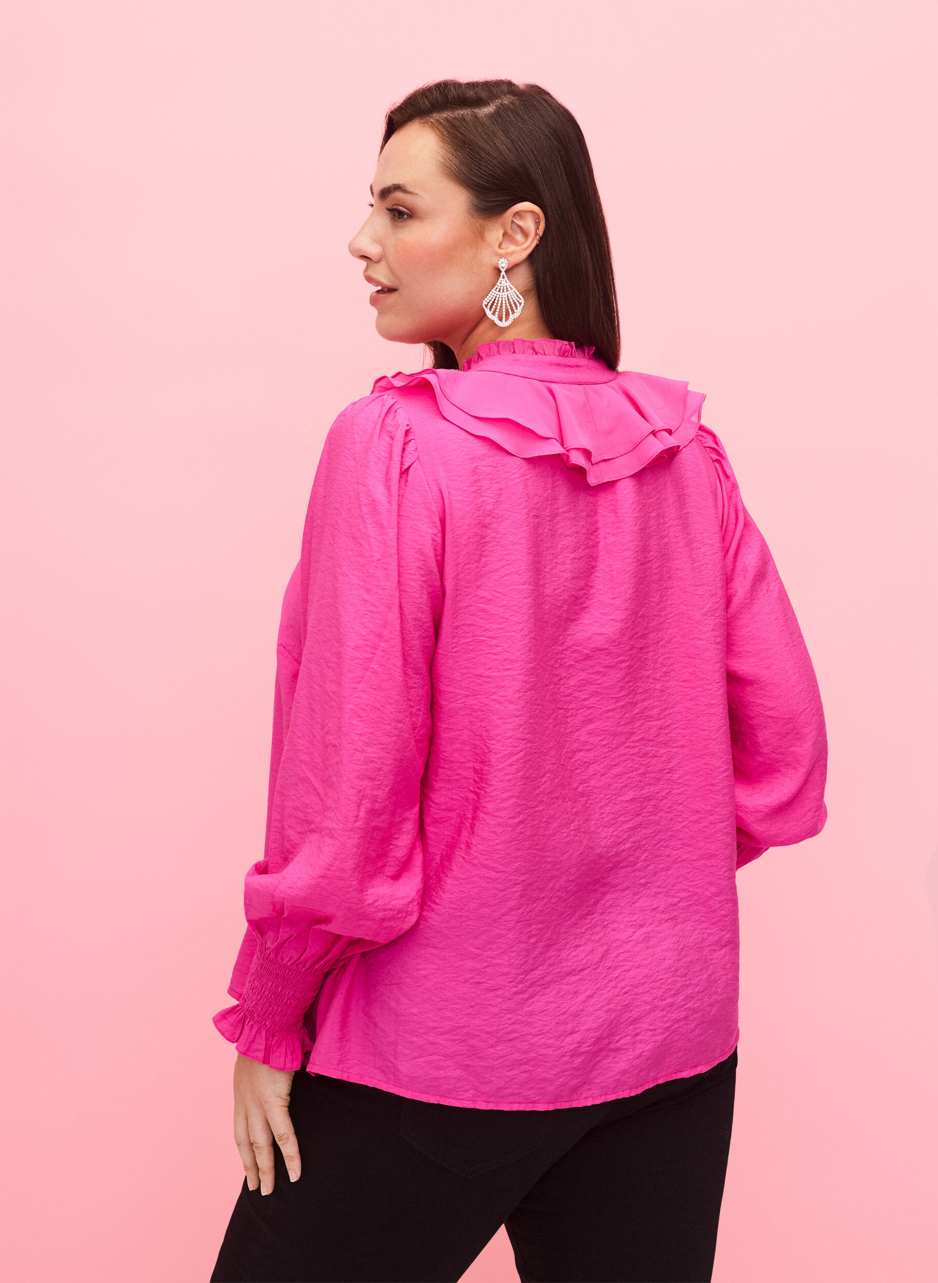 Zizzifashion Ruffle shirt blouse in viscose, Rose Violet, Model image number 1