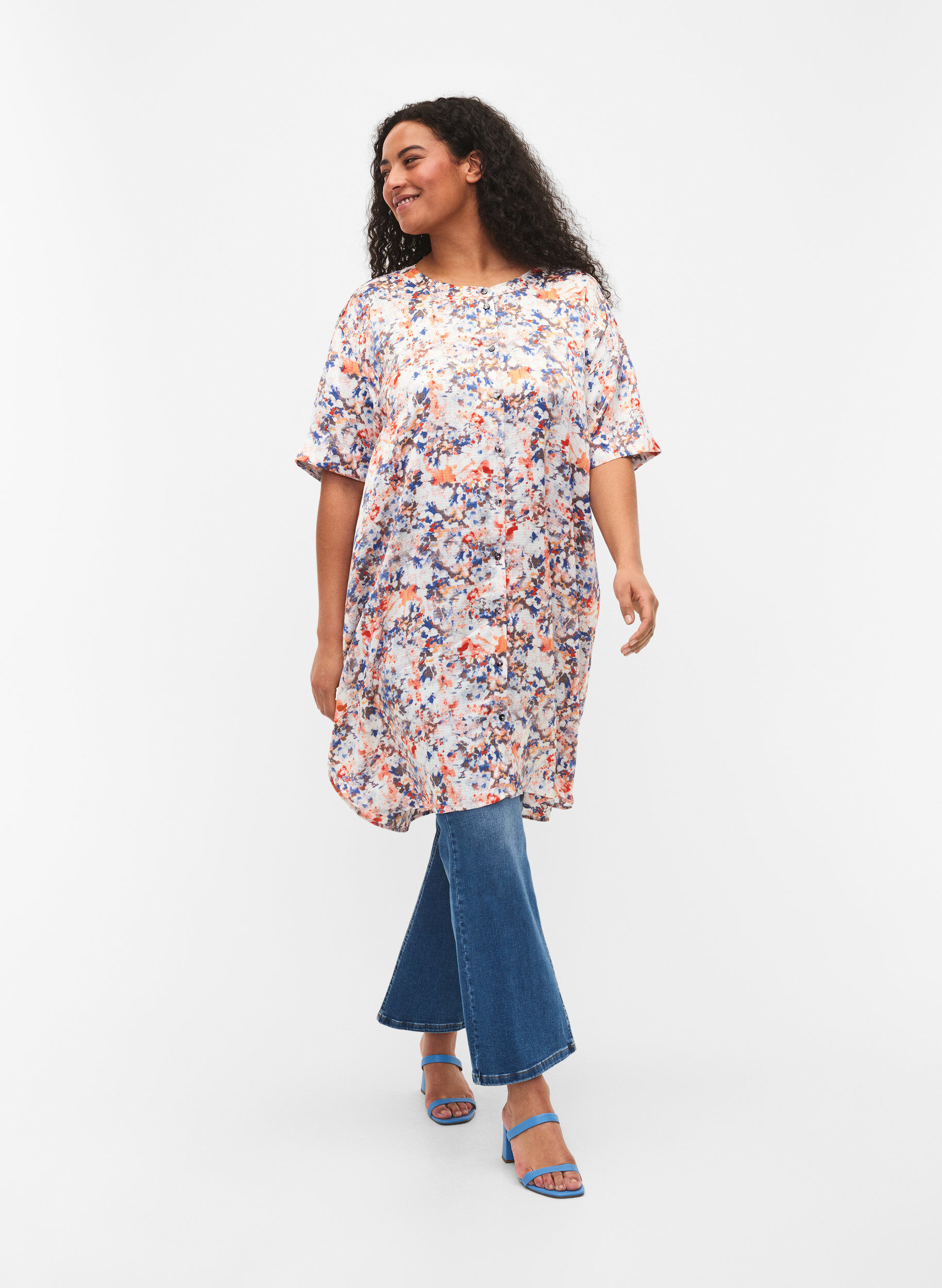 Zizzifashion Printed shirt dress with button closure, B.White graphic AOP, Model image number 2