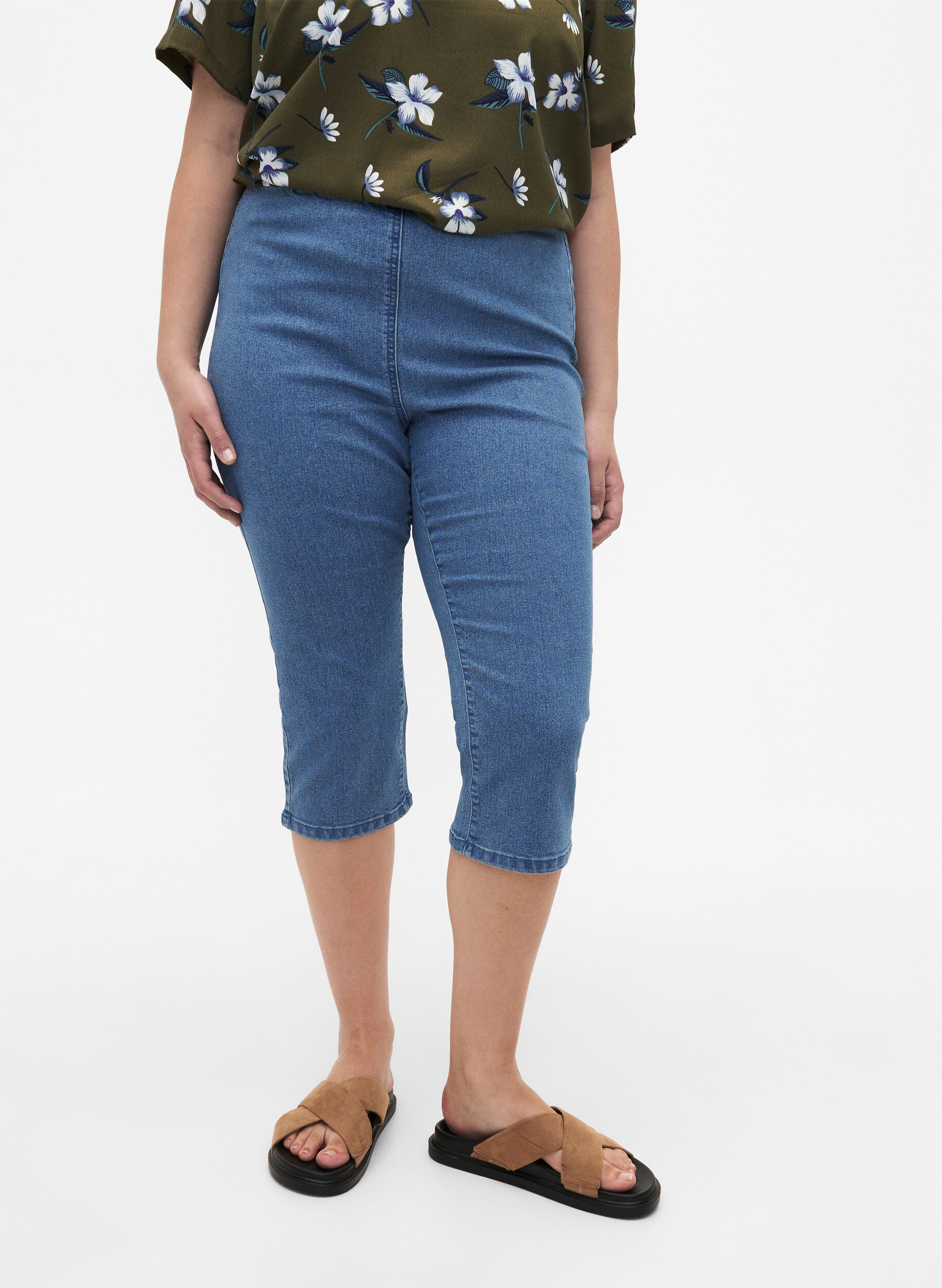 Zizzifashion FLASH - High waisted denim capri trousers with slim fit, Light Blue, Model image number 3
