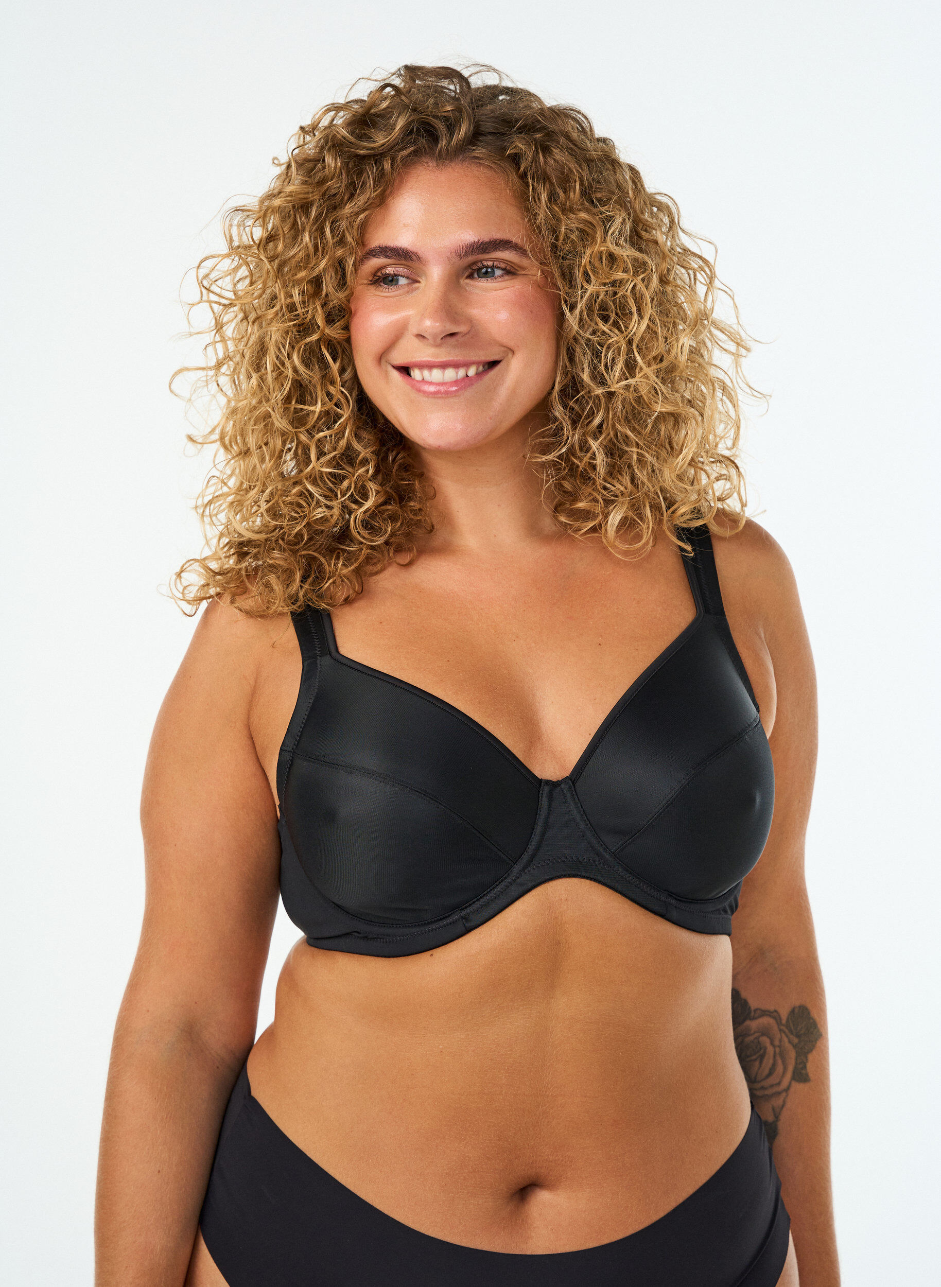 ZizzifashionHigh support bra with moulded cups, Black, Model image number 0