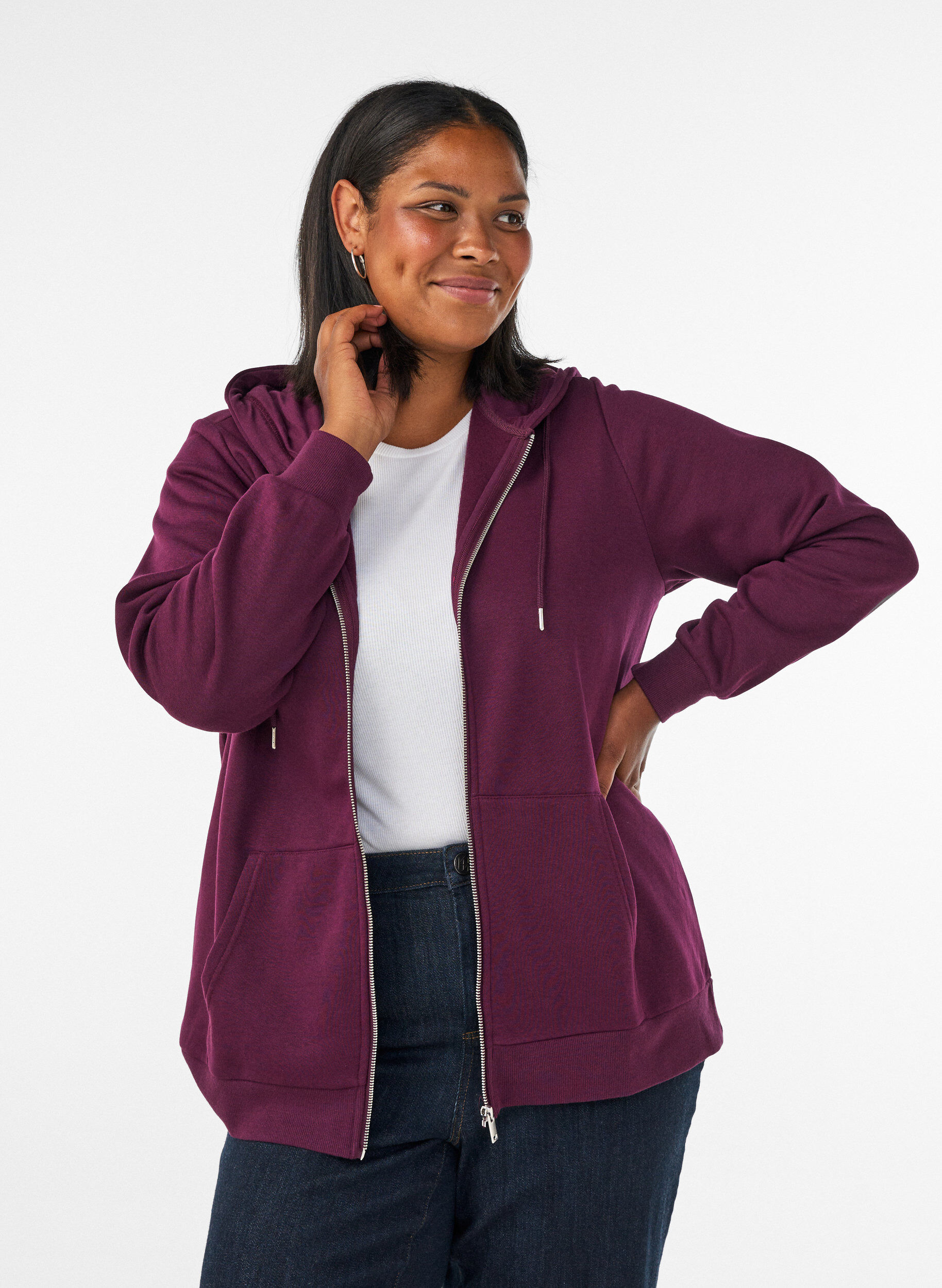 Hooded sweatshirt with a zip and pockets, Purple, Model
