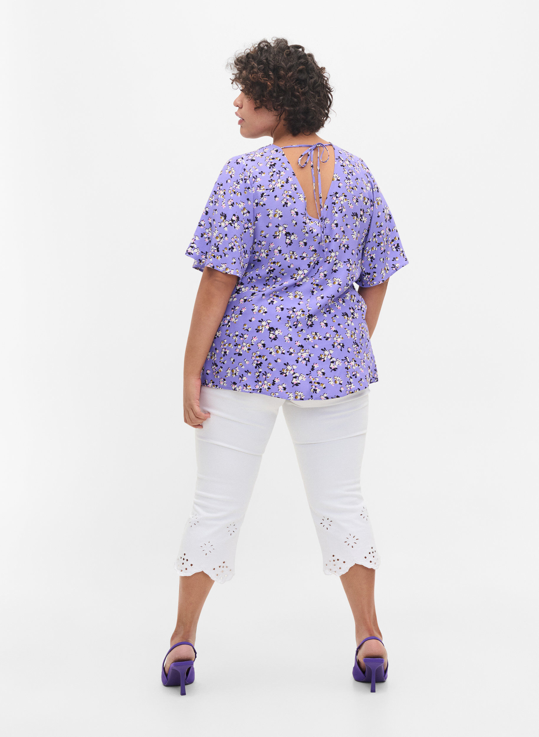 Zizzifashion Floral viscose blouse with snow detail, Lilac Flower Print, Model image number 1