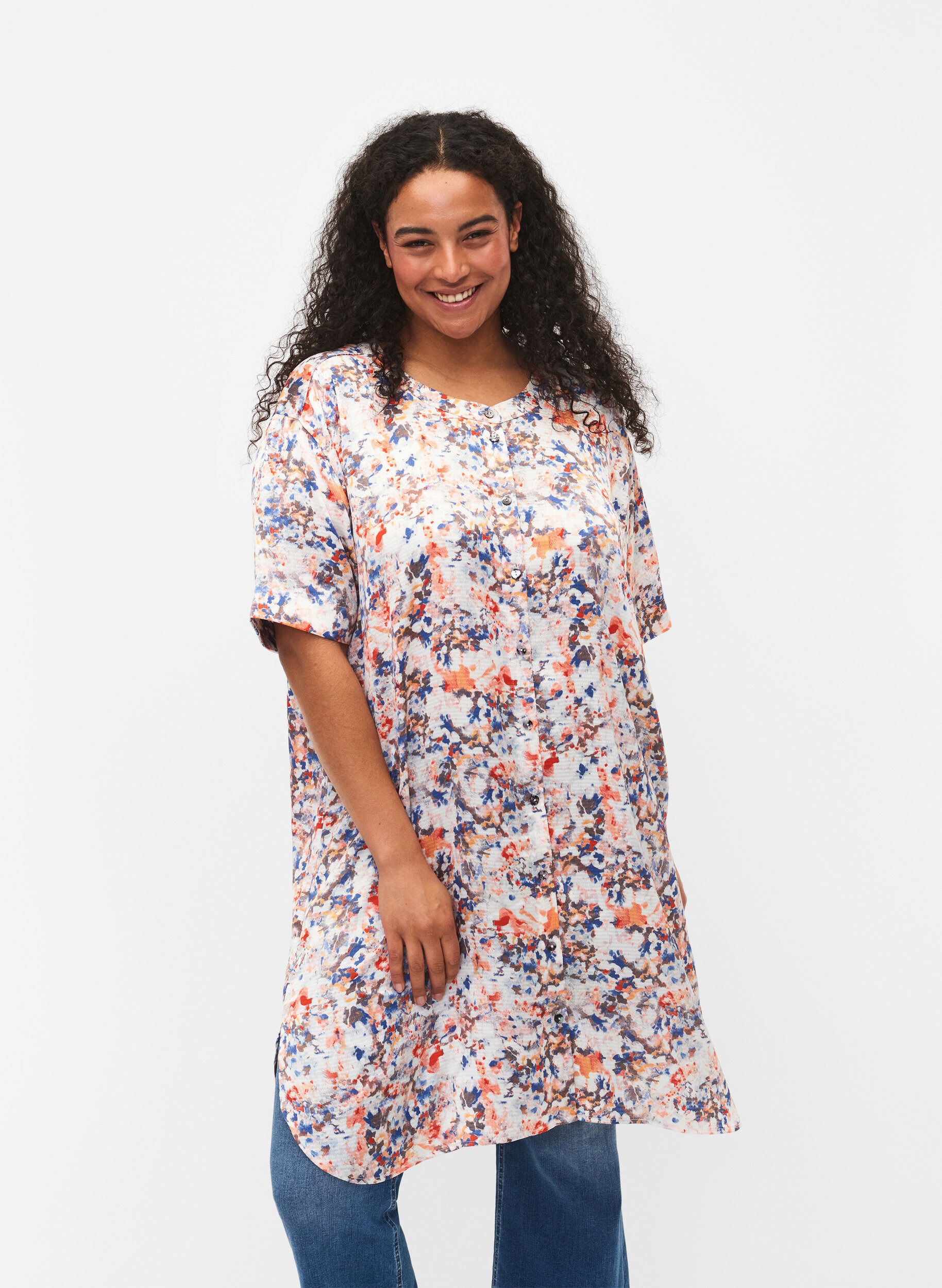 Zizzifashion Printed shirt dress with button closure, B.White graphic AOP, Model image number 0