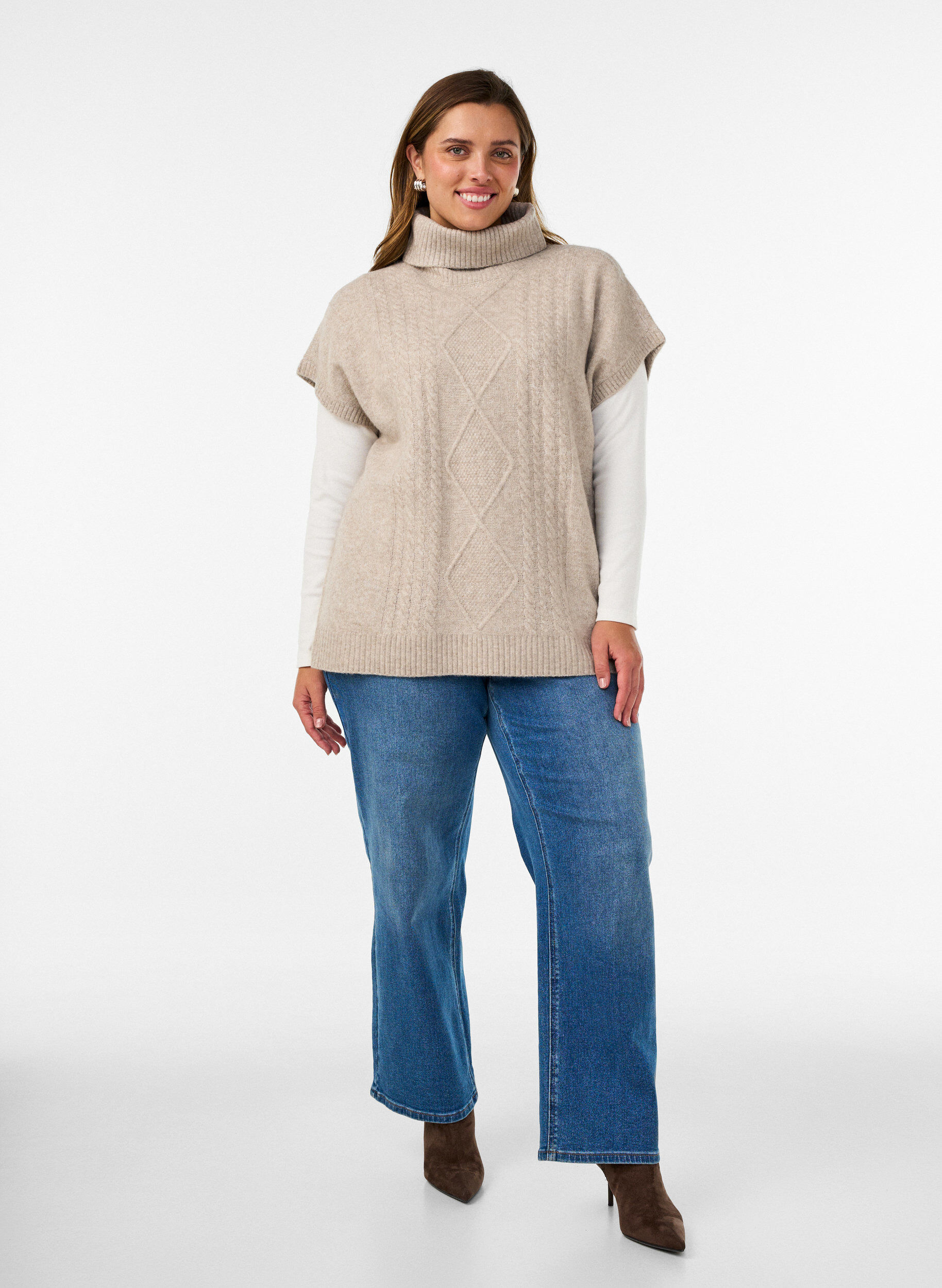 ZizzifashionKnitted vest with turtleneck and cable knit, Beige, Model image number 1