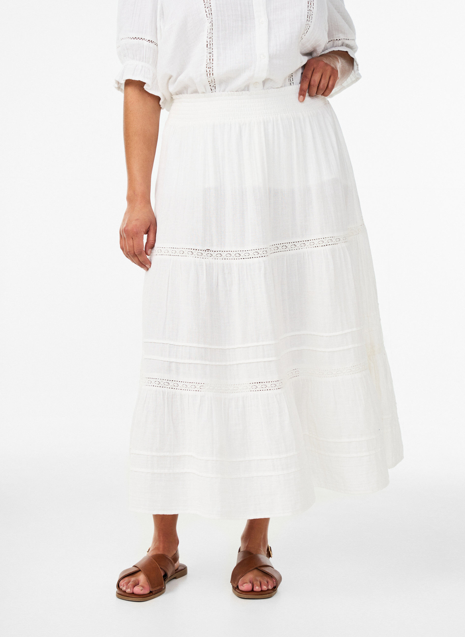 Zizzifashion A-line midi skirt in cotton muslin with crochet band, White, Model image number 2