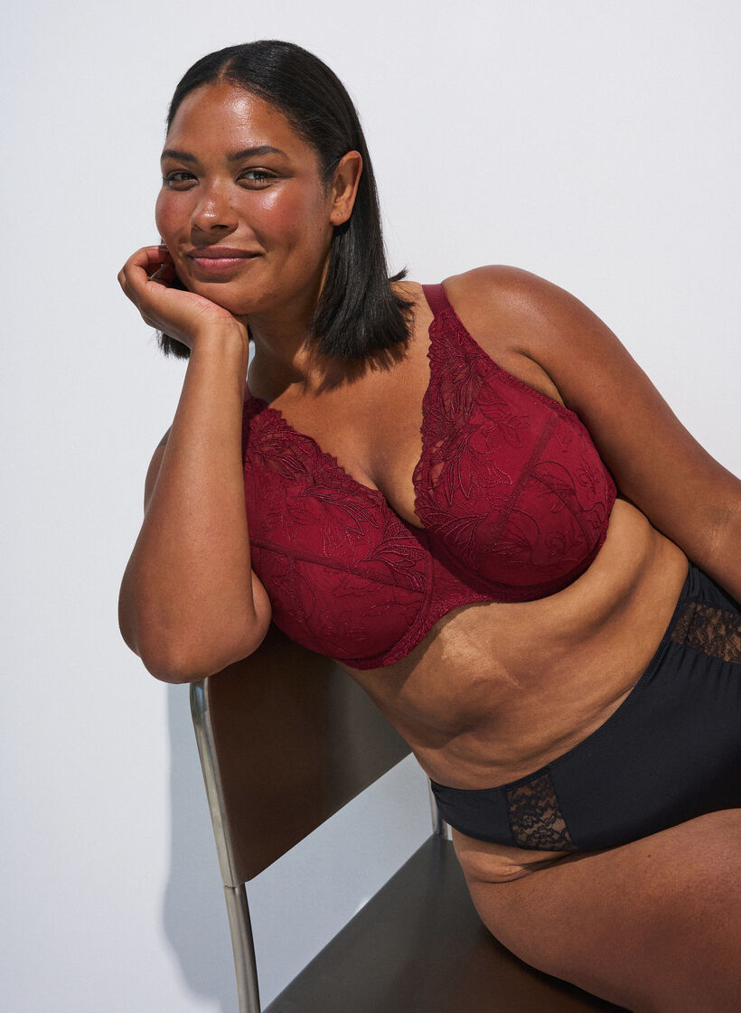 Padded lace bra with underwire, Red, Image image number 0