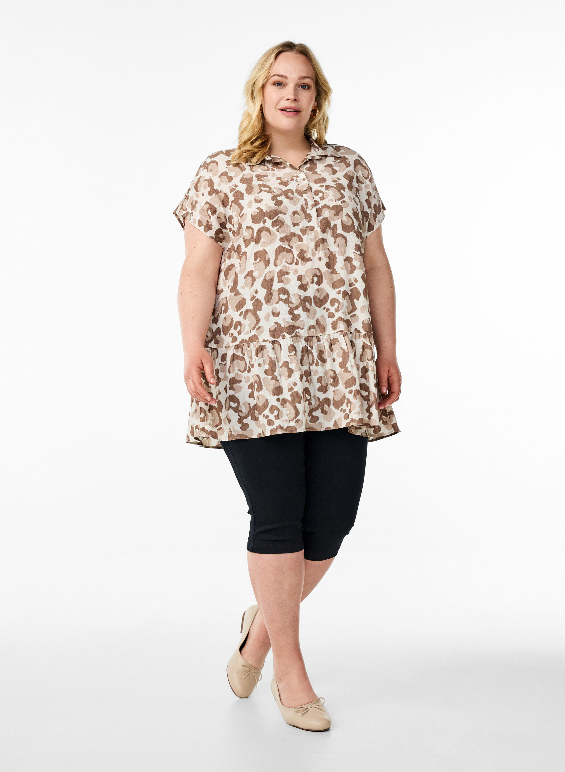 Zizzifashion Leopard print tunic with short sleeves, White, Model image number 1