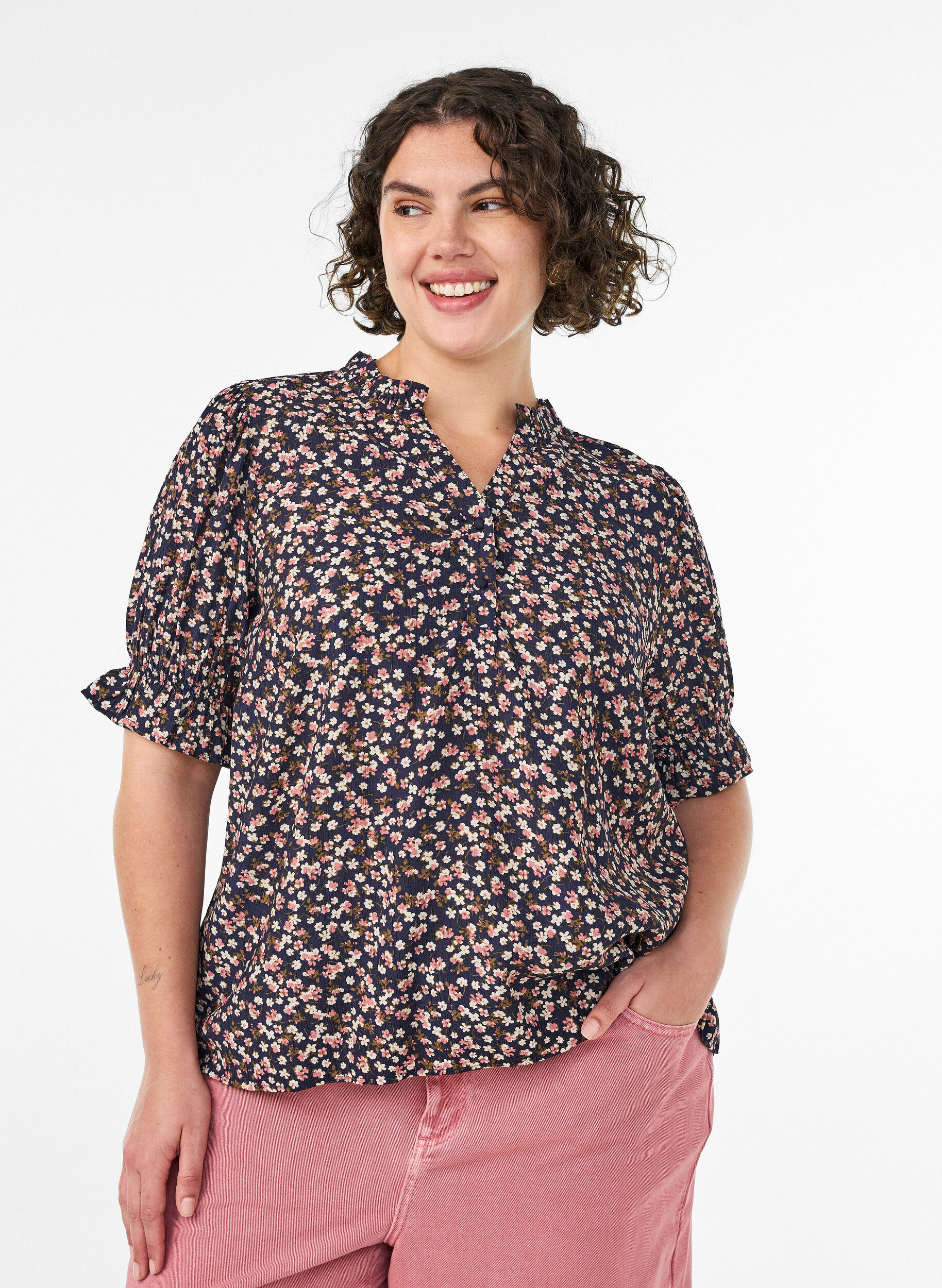 Zizzifashion Floral viscose blouse with short sleeves and smock details, Blue, Model image number 0