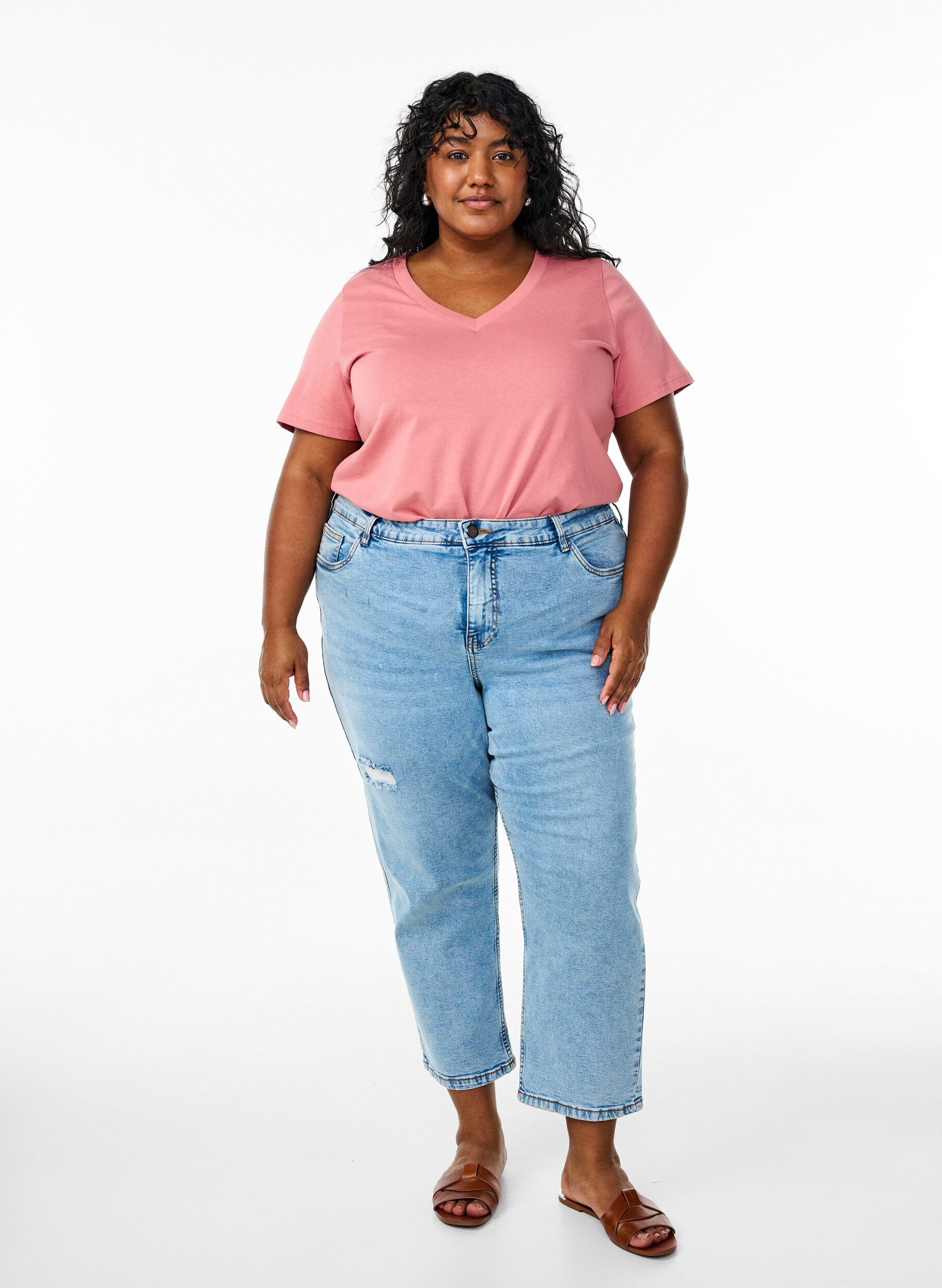 Zizzifashion Basic cotton T-shirt with a V-neck, Red, Model image number 1