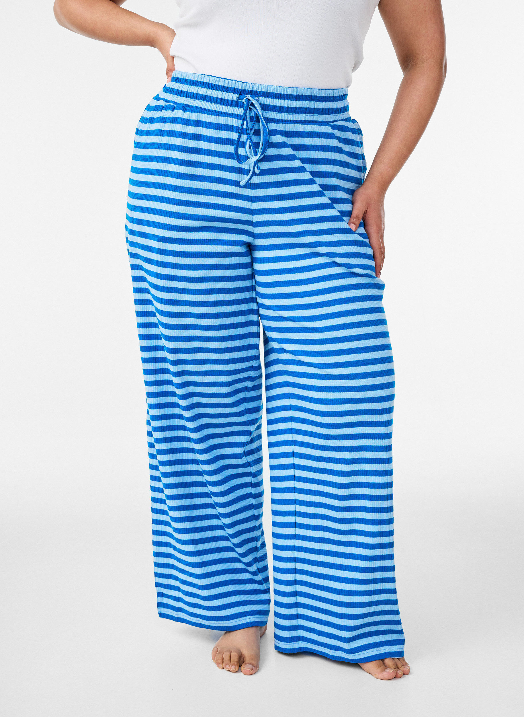 Zizzifashion Striped pyjama bottoms with a high waist and wide legs, Light Blue, Model image number 2