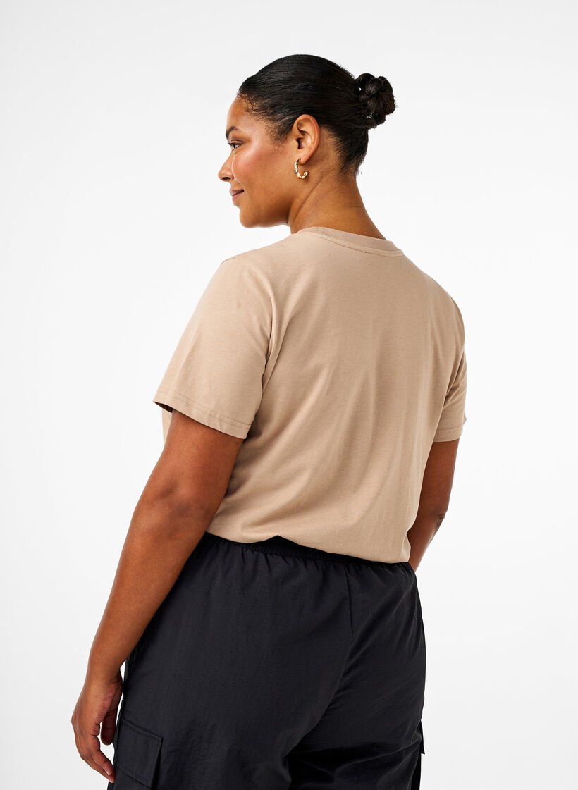Basic cotton T-shirt with round neck, Beige, Model image number 2