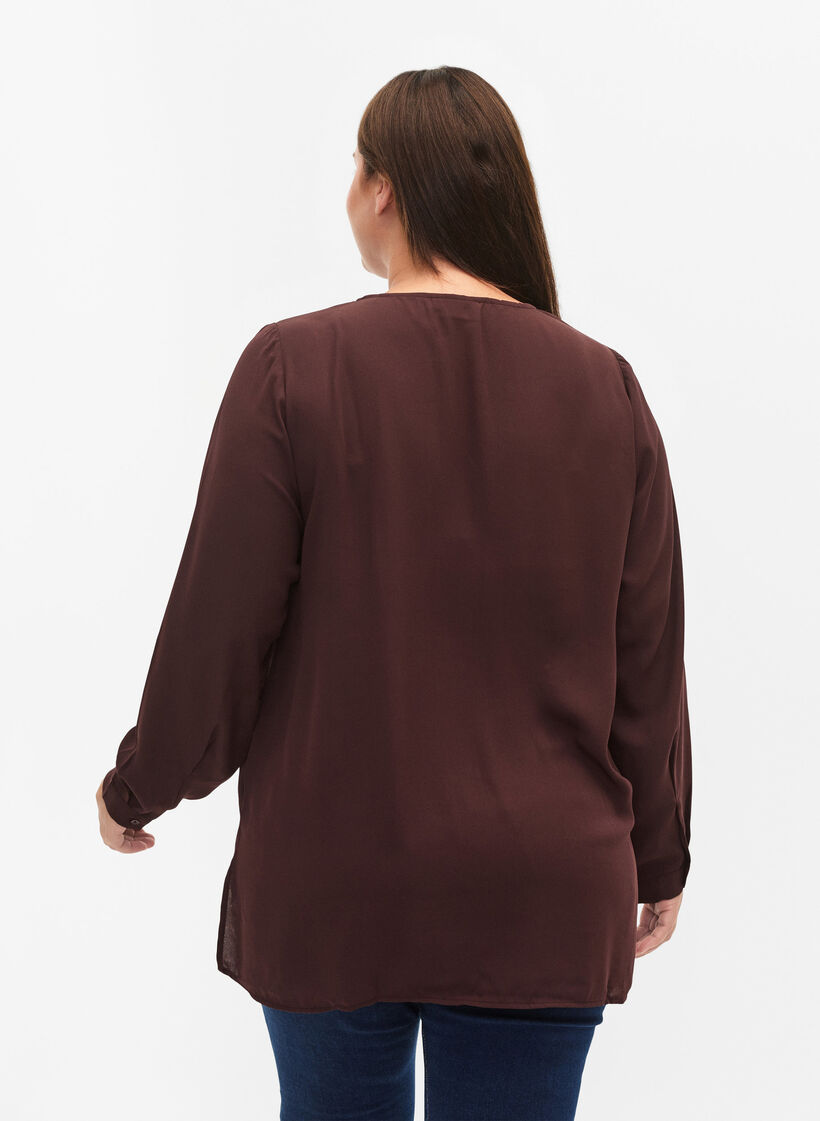 Solid colour shirt with v-neck, Fudge, Model image number 1