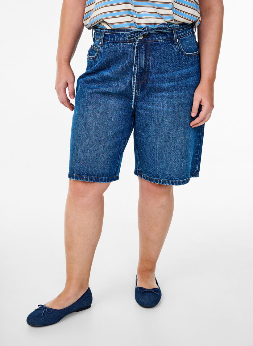 Straight fit denim shorts with tie belt, Blue, Model