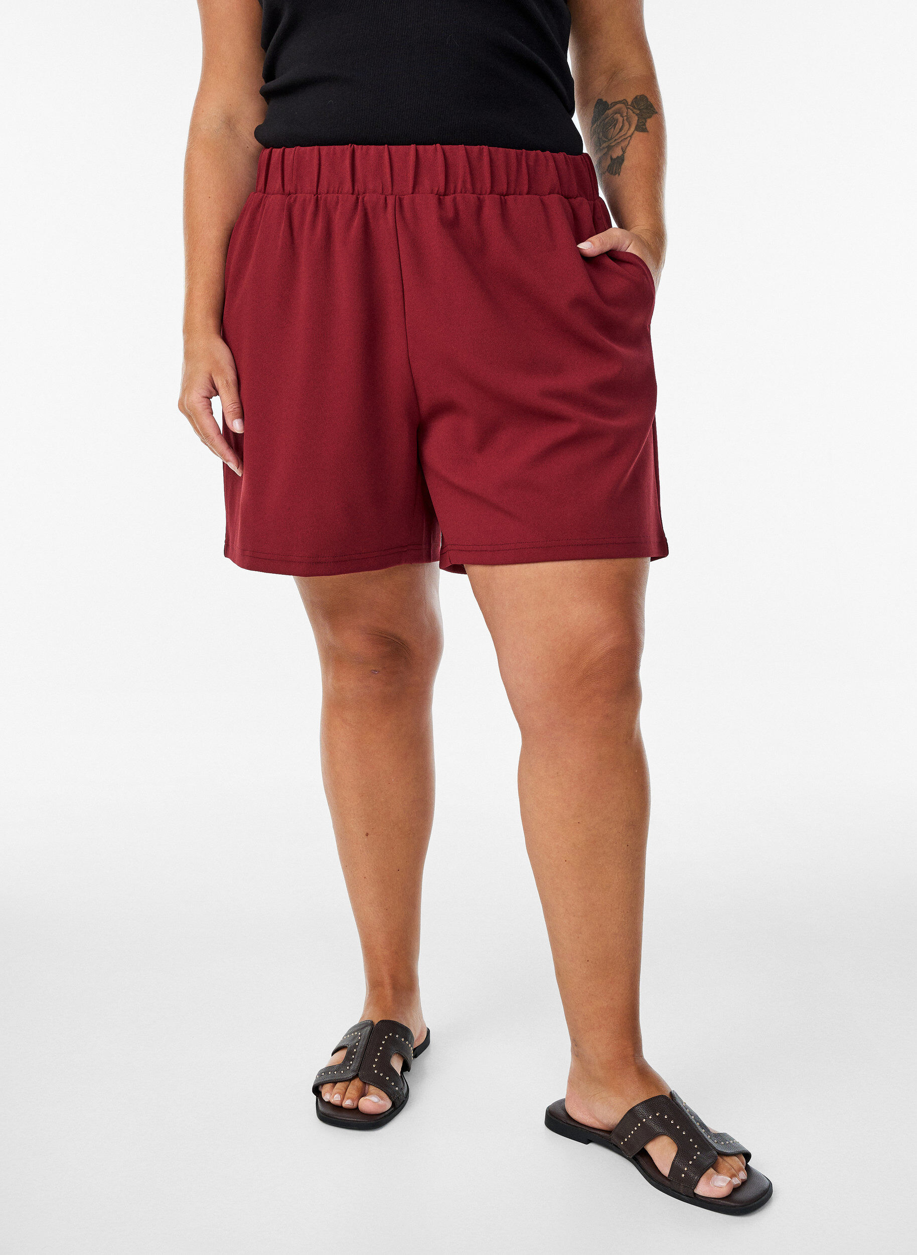 Zizzifashion Loose shorts with pockets, Dark Bordeaux, Model image number 3