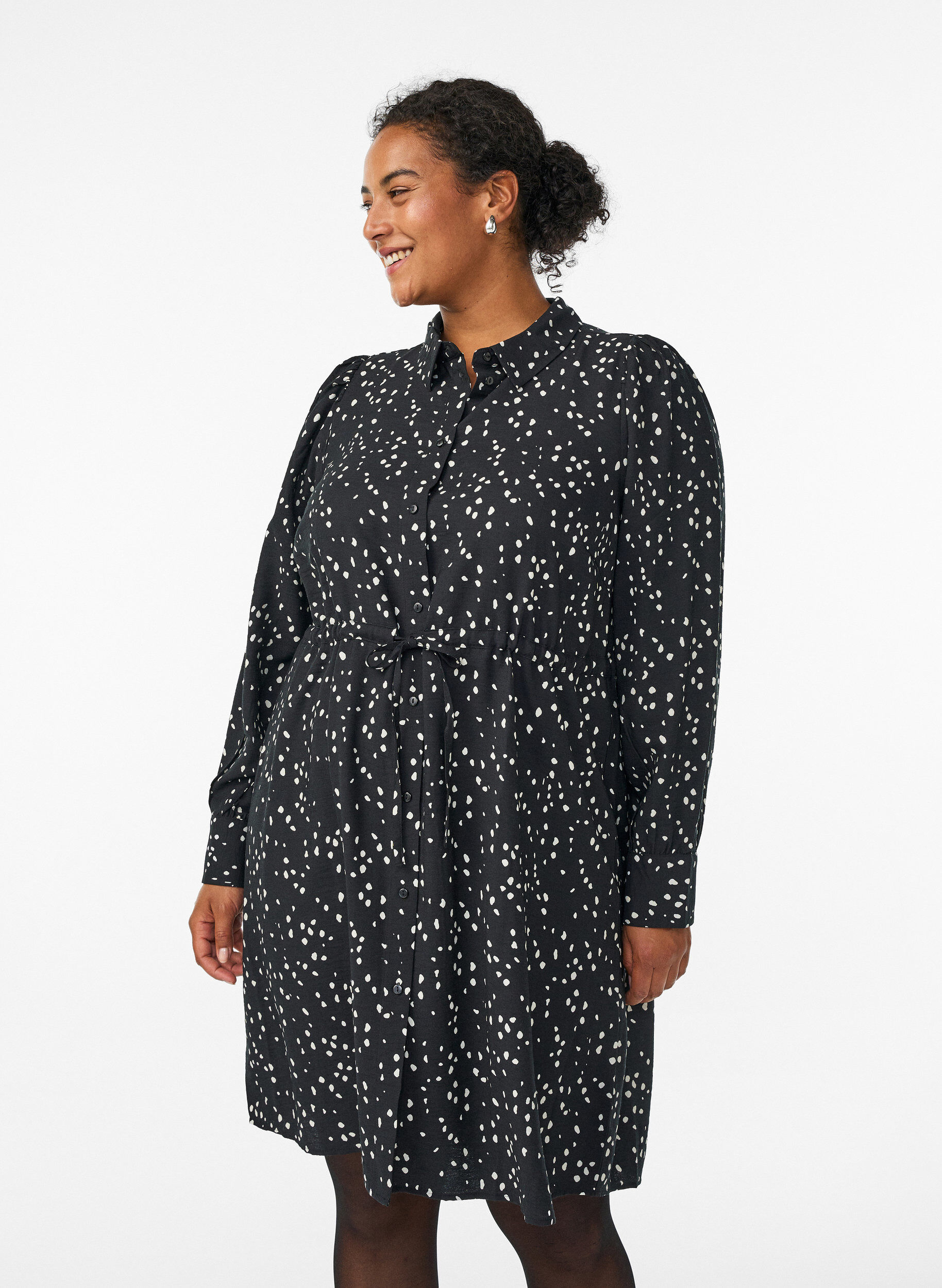 Shirt dress with tie belt and print, Black, Model