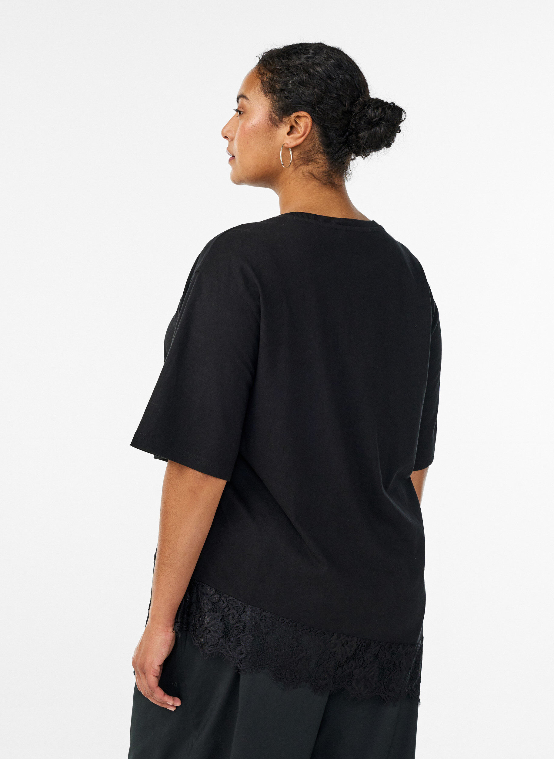 Zizzifashion T-shirt with asymmetric lace hem, Black, Model image number 2