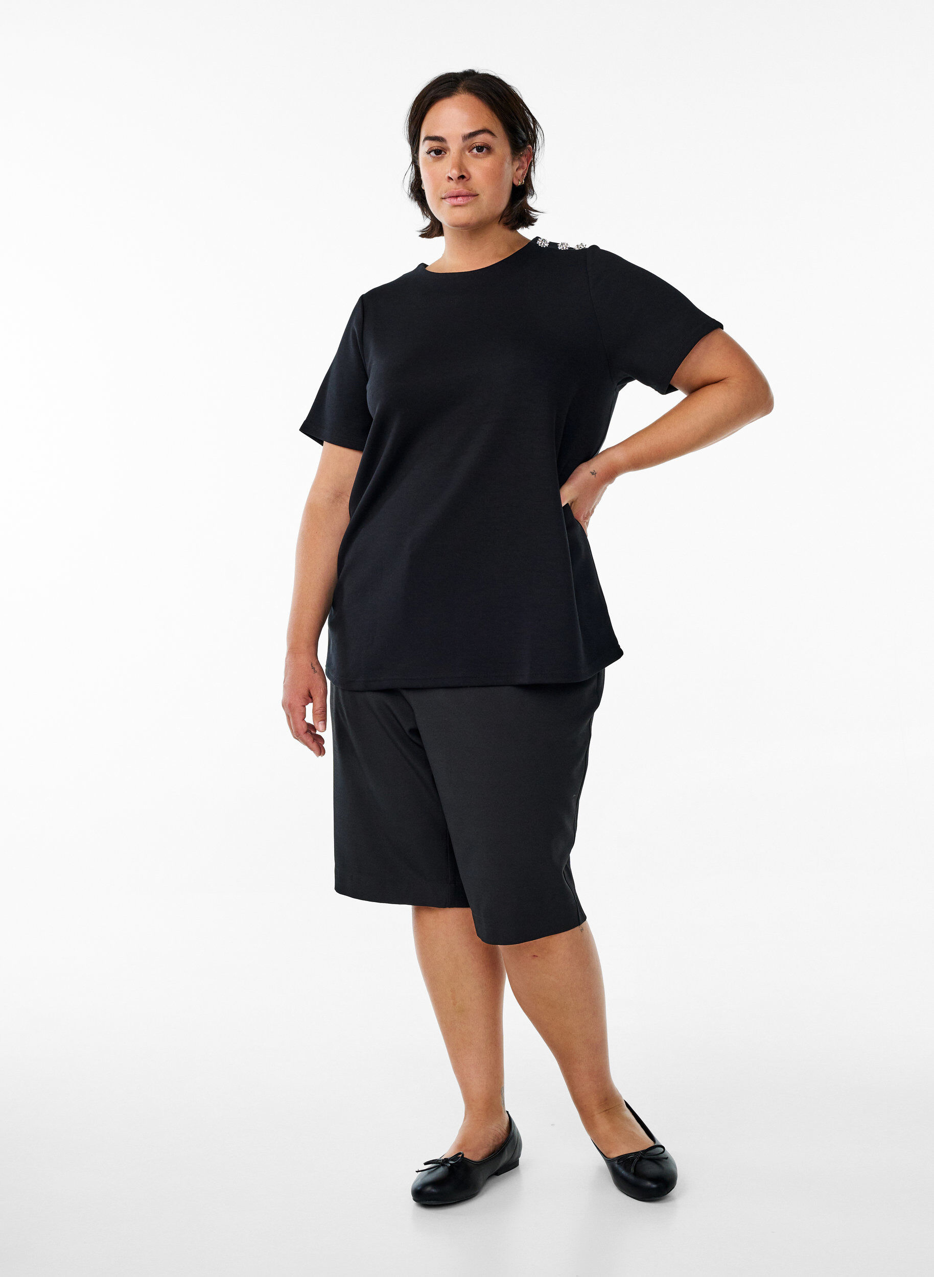 Zizzifashion Short sleeve blouse with a button detail, Black, Model image number 1