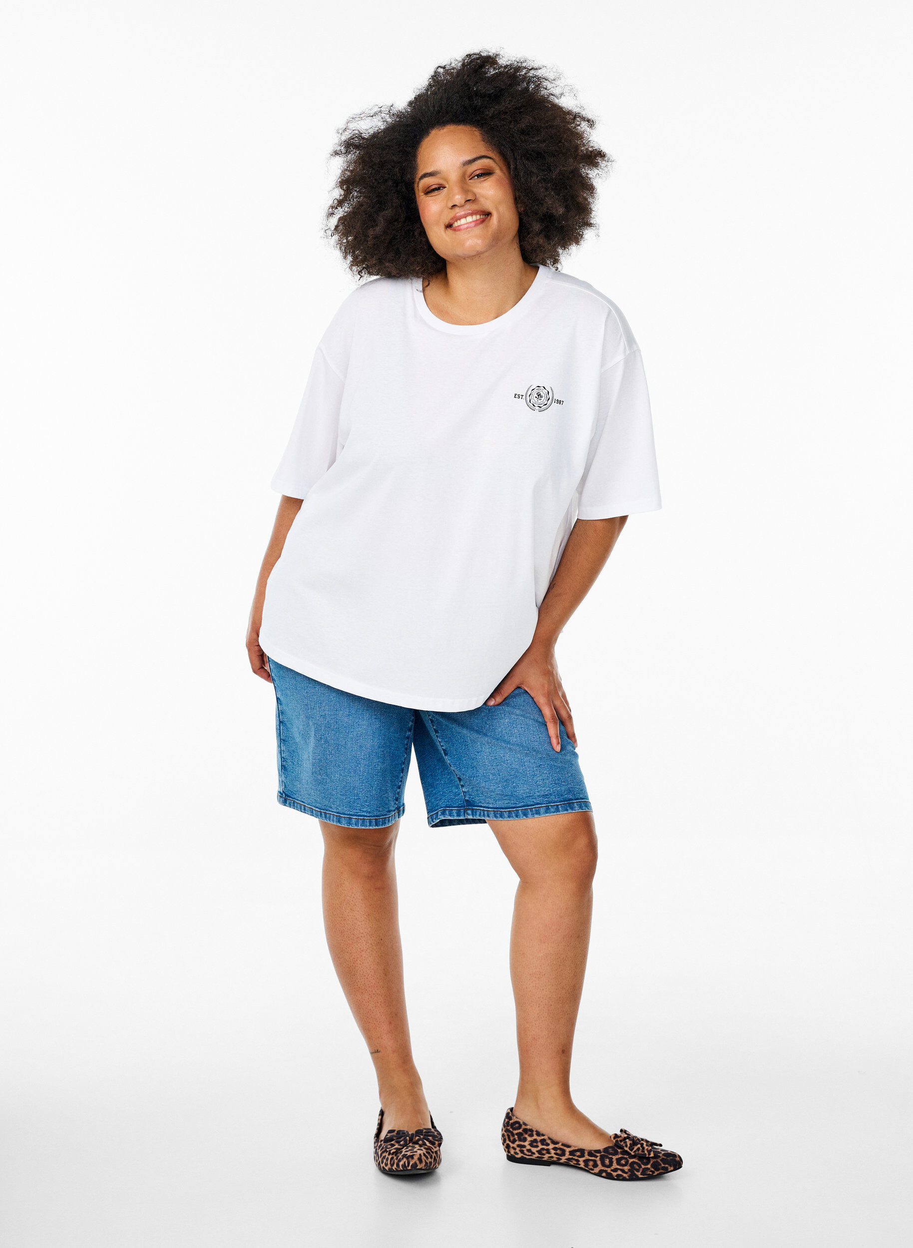 Zizzifashion Oversized T-shirt with back print, White, Model image number 1