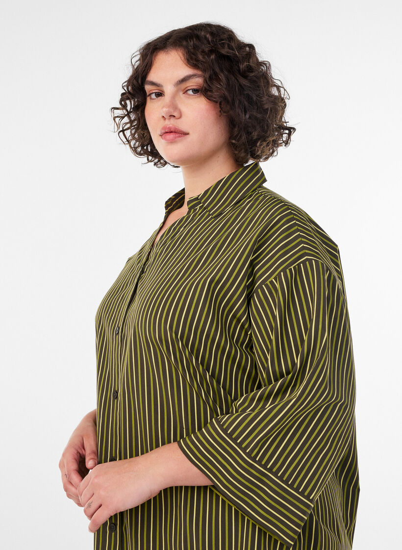 Loose striped shirt with 3/4 sleeves, Green, Model