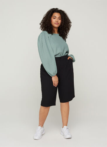 Plain-coloured bermuda shorts, Black, Model image number 1
