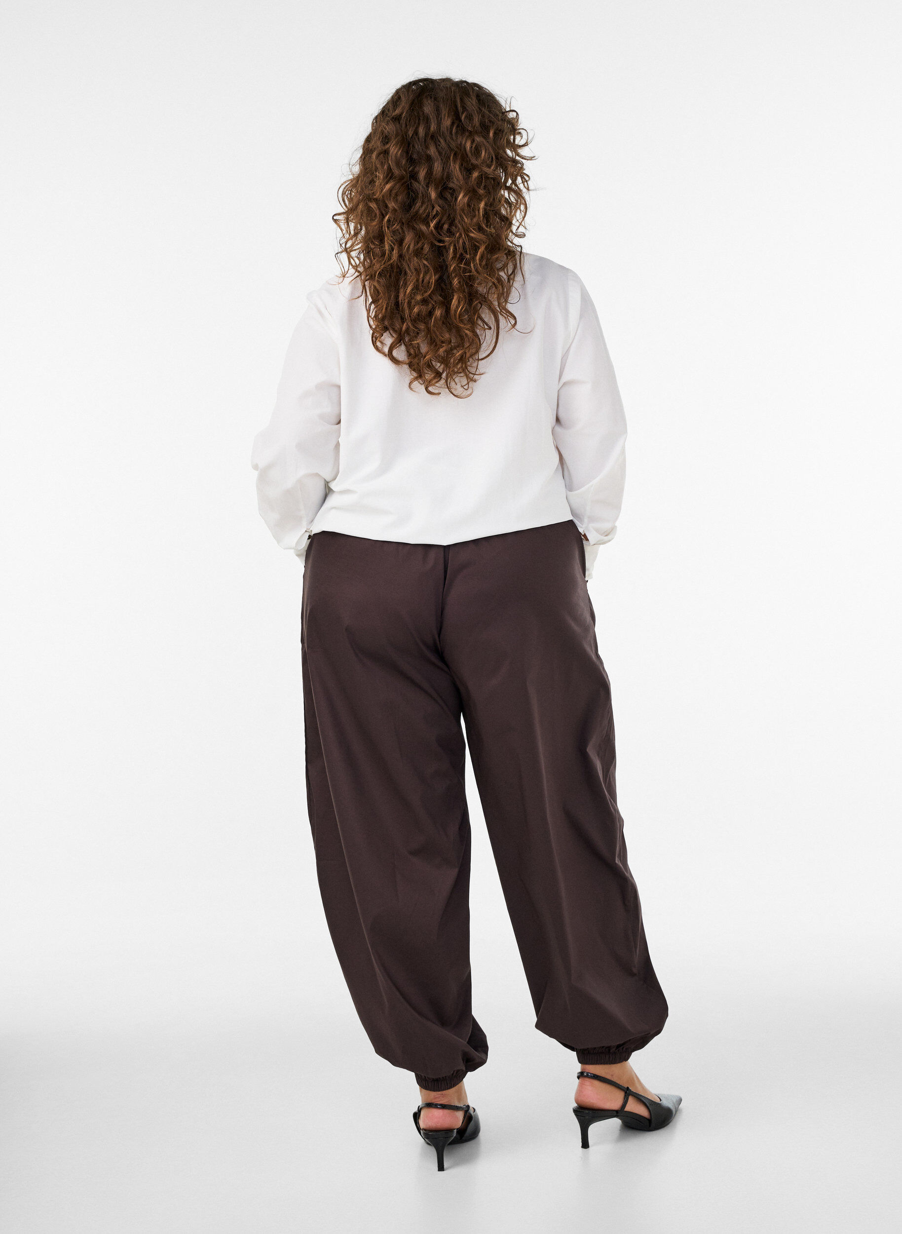 ZizzifashionBalloon trousers with pockets and an elasticated waistband, Brown, Model image number 1