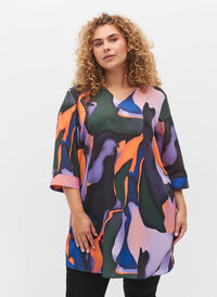 Printed tunic with 3/4 sleeves and v neck, Big Scale Print, Model