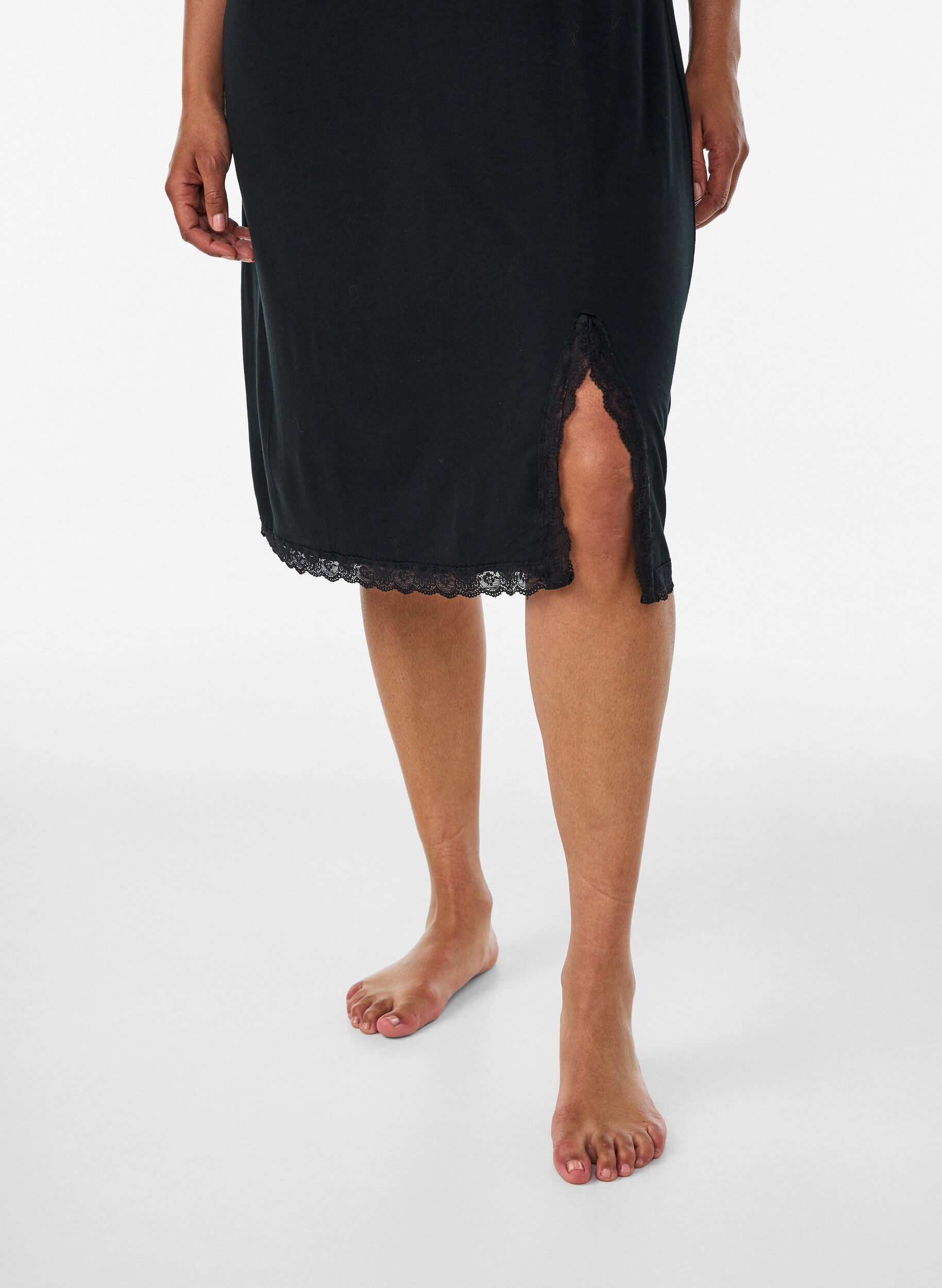 ZizzifashionViscose nightgown with lace and slits, Black, Model image number 2