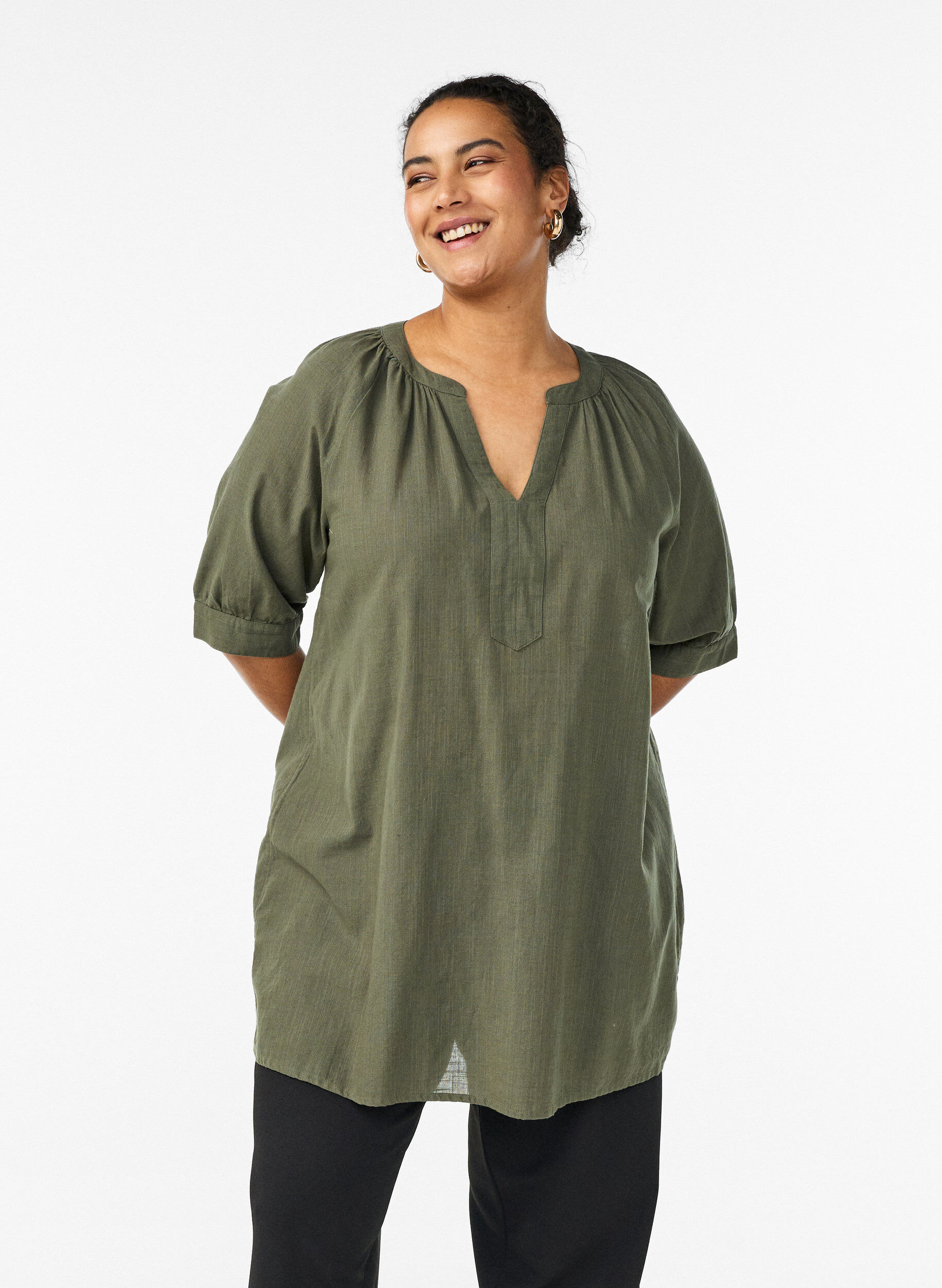Cotton tunic with a V-neck, Green, Model