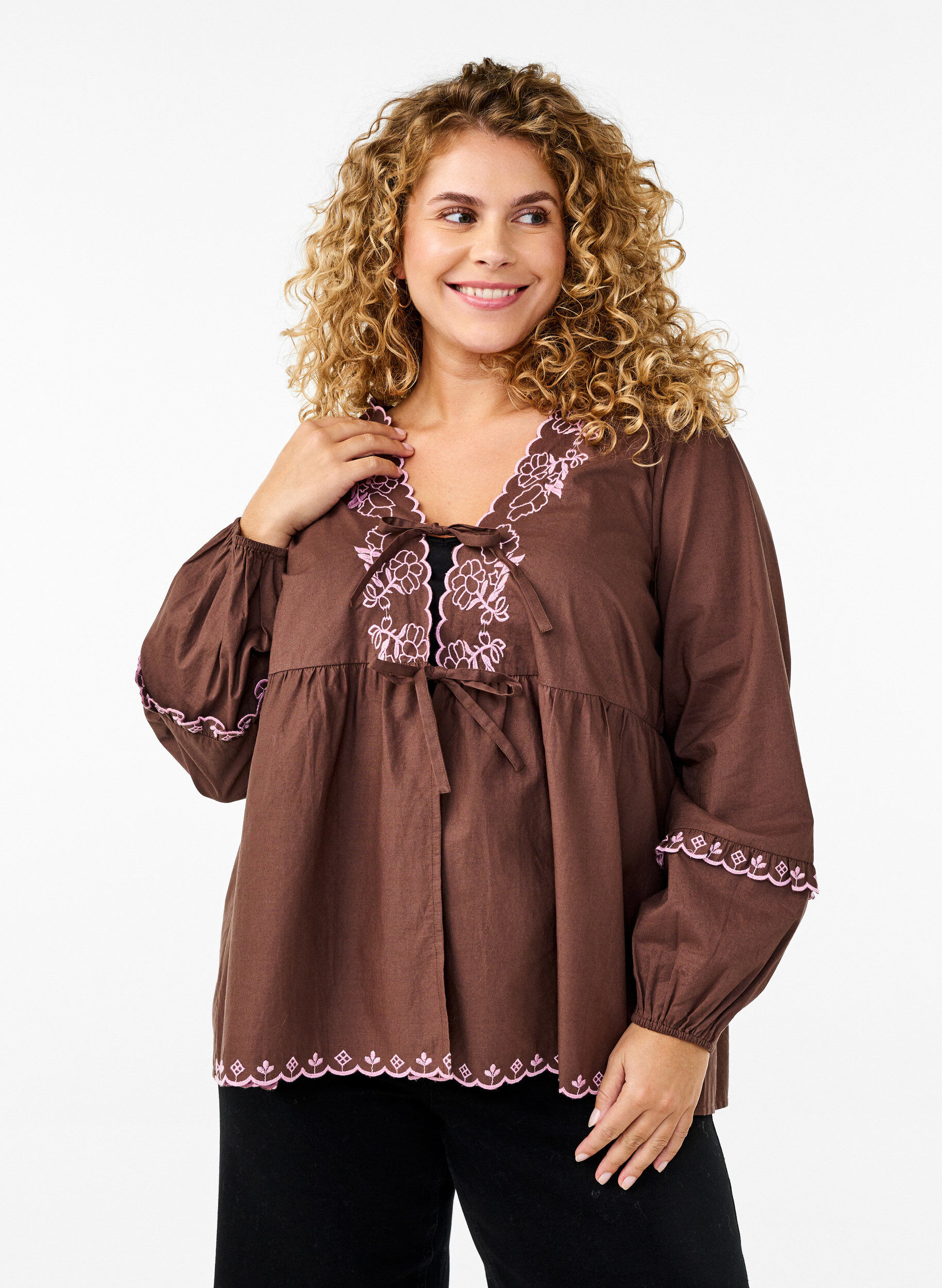 Blouse with open front and embroidered details, Brown, Model