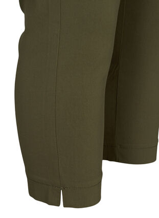 Close-fitting cropped trousers, Ivy Green, Model image number 2