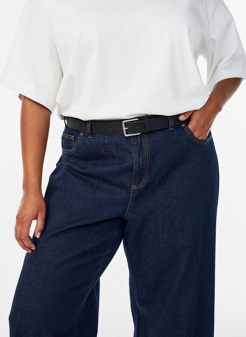 Belt in leather mix with classic buckle, Black, Model image number 0